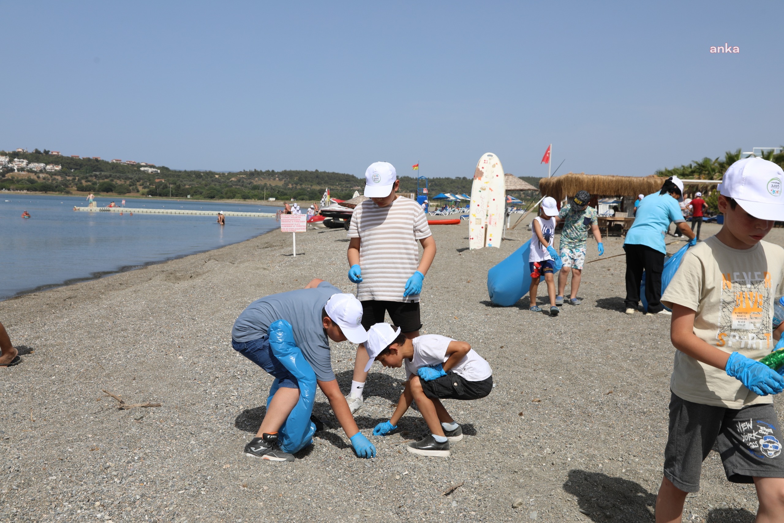 Seferihisar Belediyesi Çevre Muhafızları’ndan “Çevre Günü” temizliği