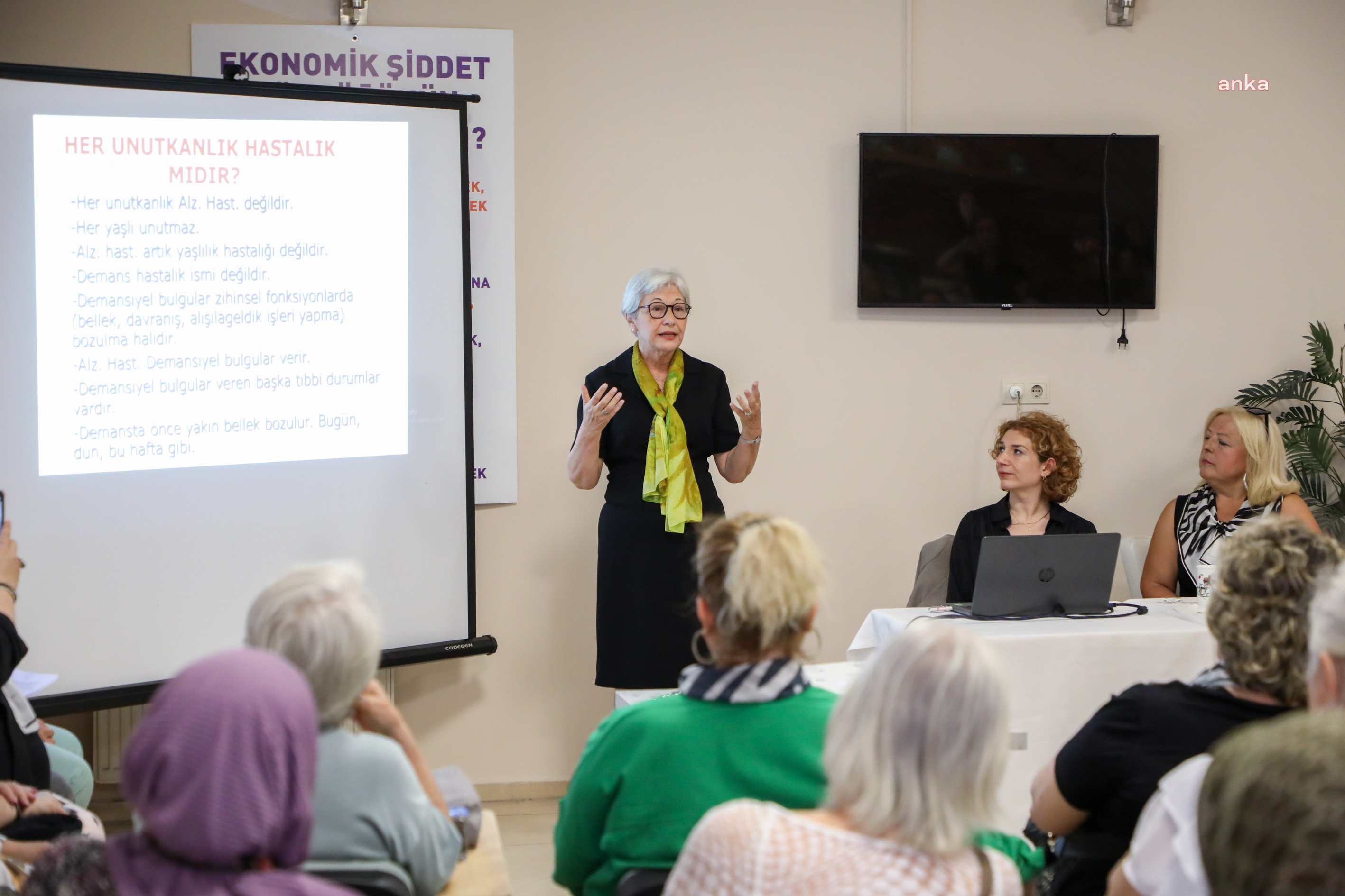Buca’da Alzheimer seminerine büyük ilgi