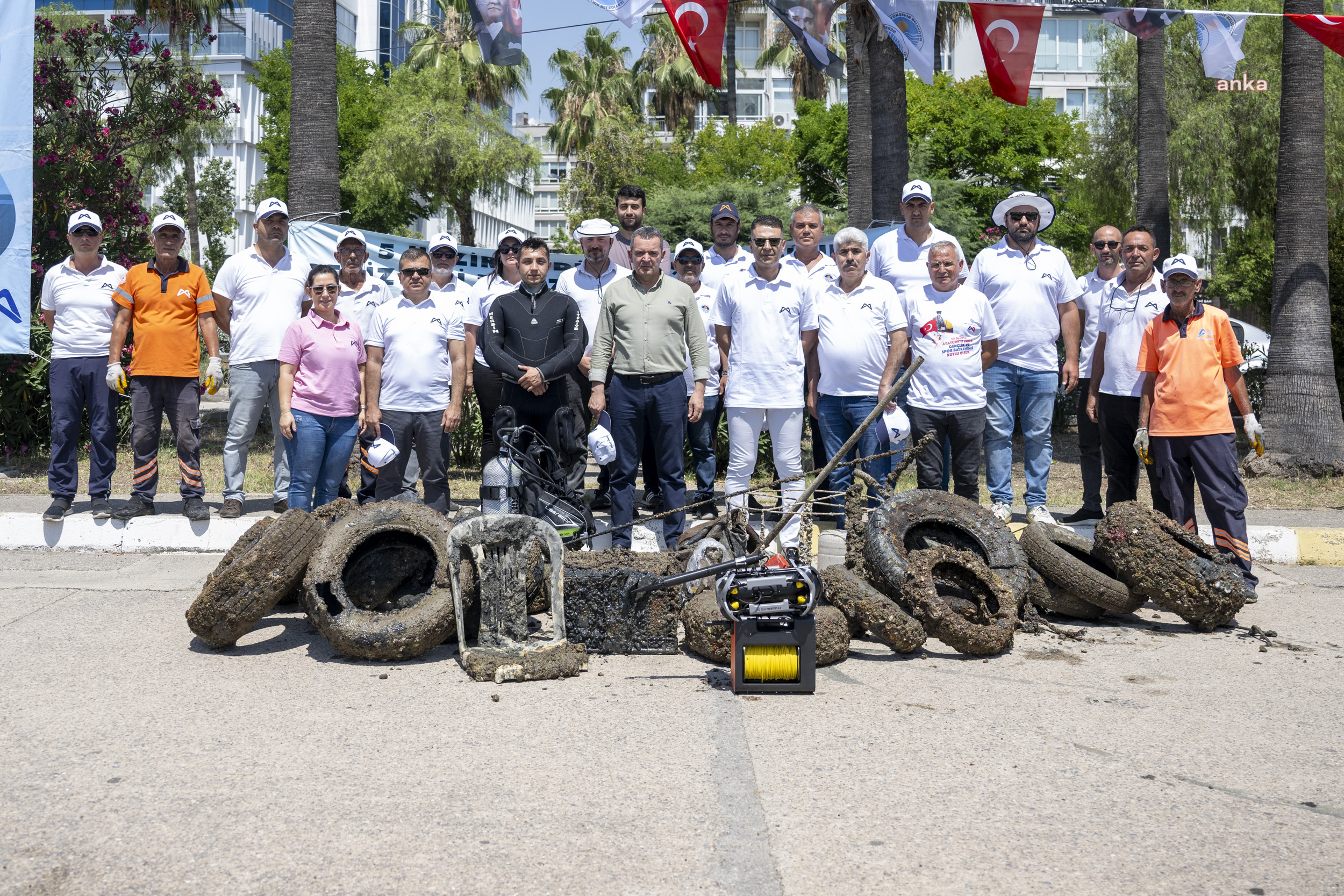 Mersin Büyükşehir'den deniz dibi temizliği