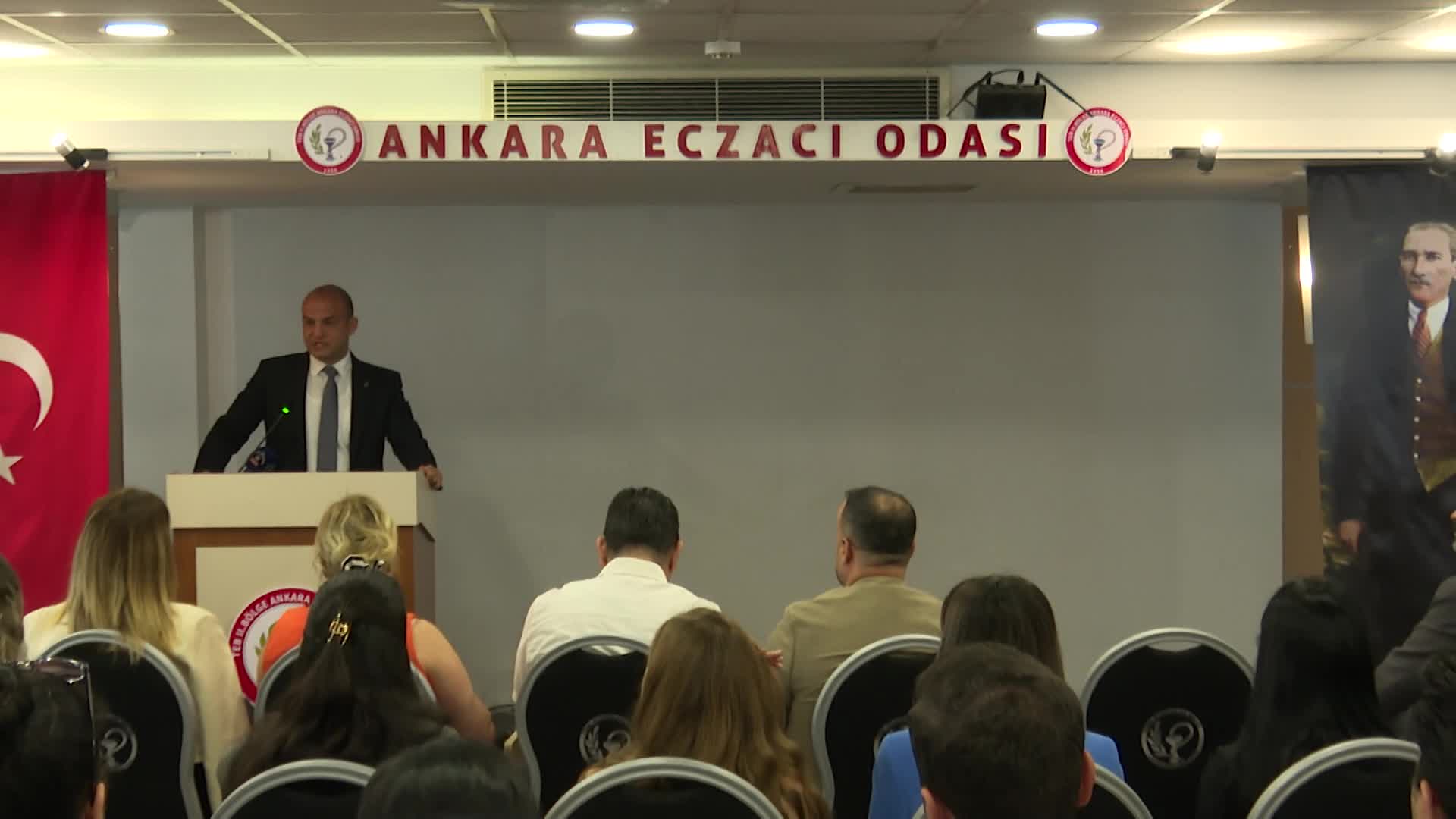 'Eczane Destek Personeli Eğitimi'ne katılan kursiyerler sertifikalarını aldı