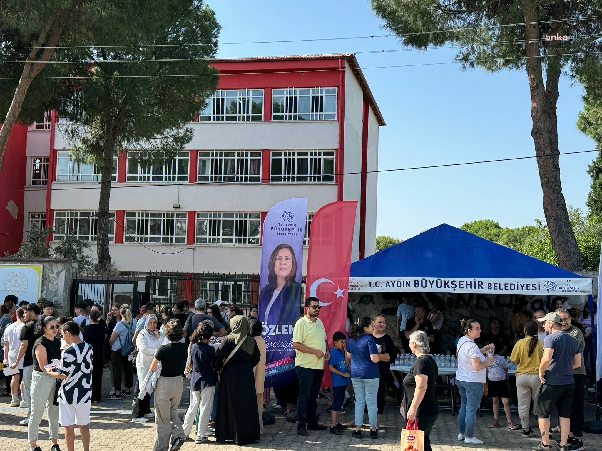 Aydın Büyükşehir Belediyesi, YKS'ye katılan adayları yalnız bırakmadı