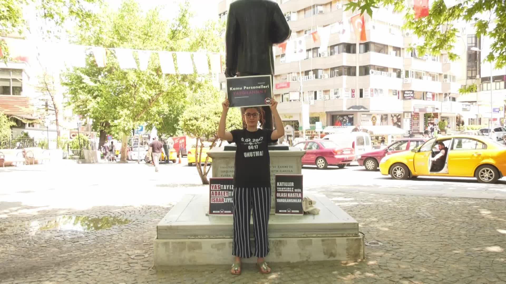 Adalet nöbetini sürdüren depremzede Döne Kaya: Aradan bir buçuk yıl geçti. Daha ne kadar bekleyeceğiz?