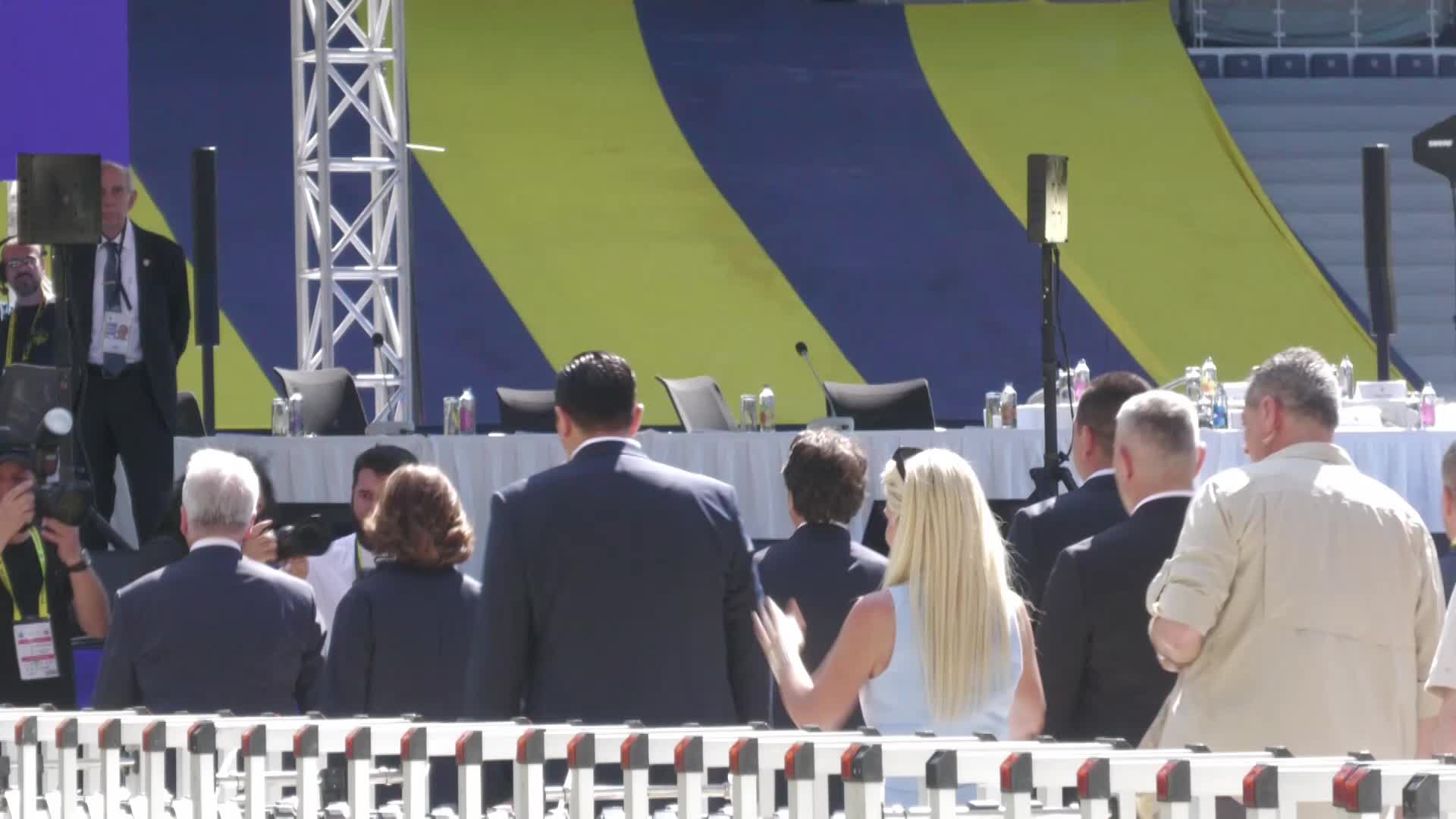 Fenerbahçe kongresi gergin başladı... Aziz Yıldırım, Divan Başkanı seçim yöntemine tepki göstererek kongreyi terk etti