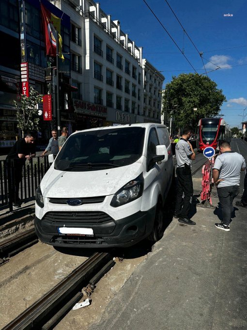 Metro İstanbul: "Tramvay hattına izinsiz giren araçla ilgili hukuki süreç başlatılacak"