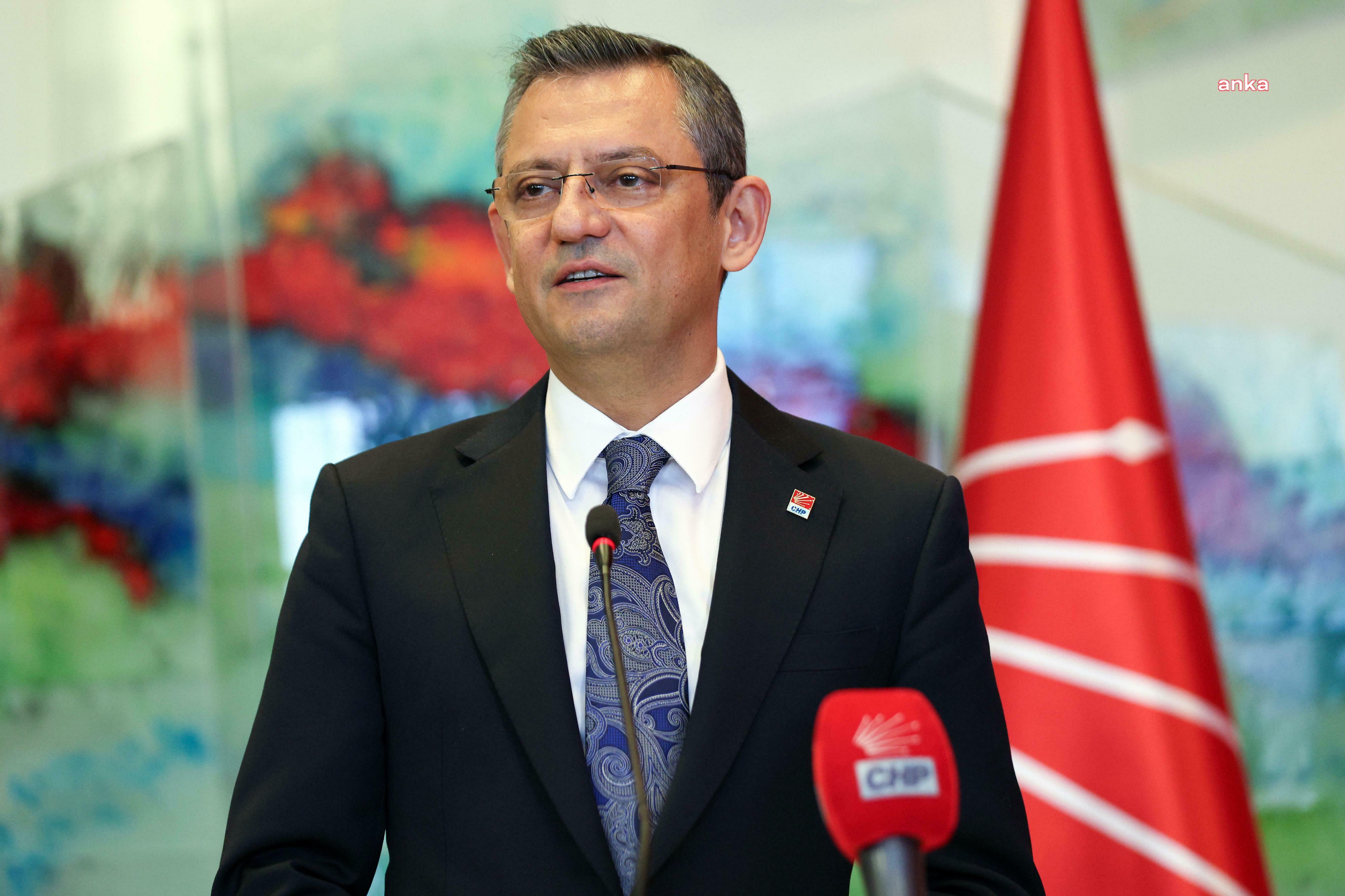 Özgür Özel'den Tarihi Kentler Birliği Başkanlığı'na seçilen Mansur Yavaş'a tebrik
