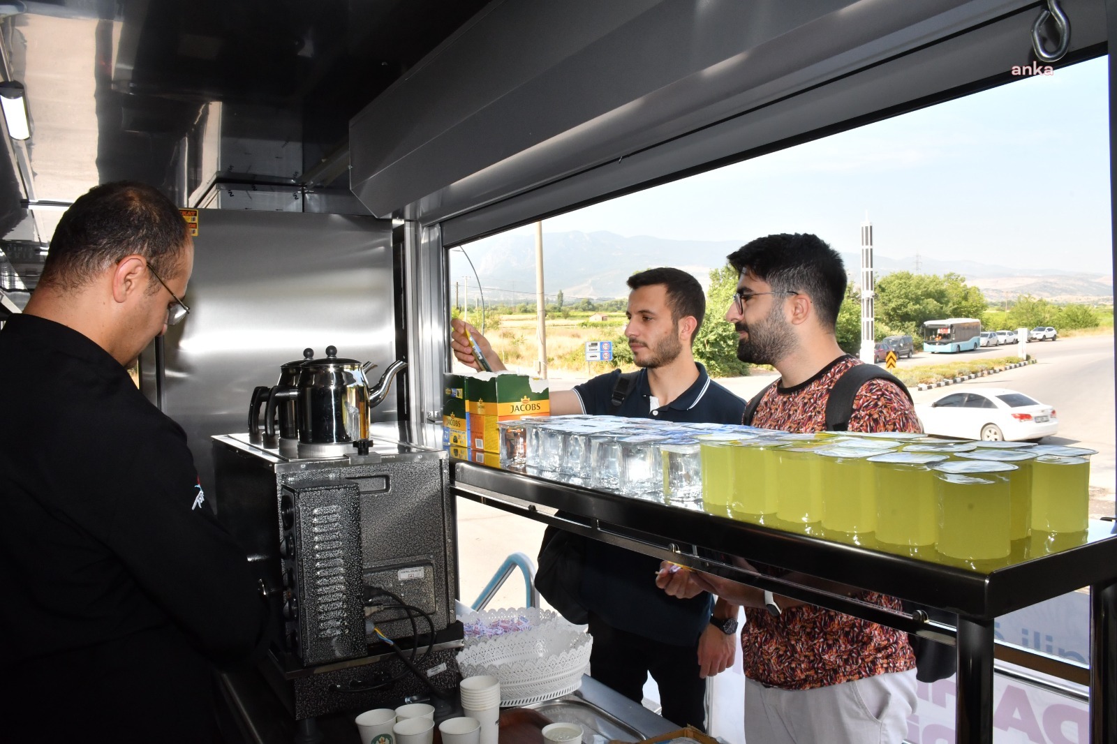 Manisa Büyükşehir Belediyesi’nden YKS’ye giren öğrencilere ve ailelerine ikram