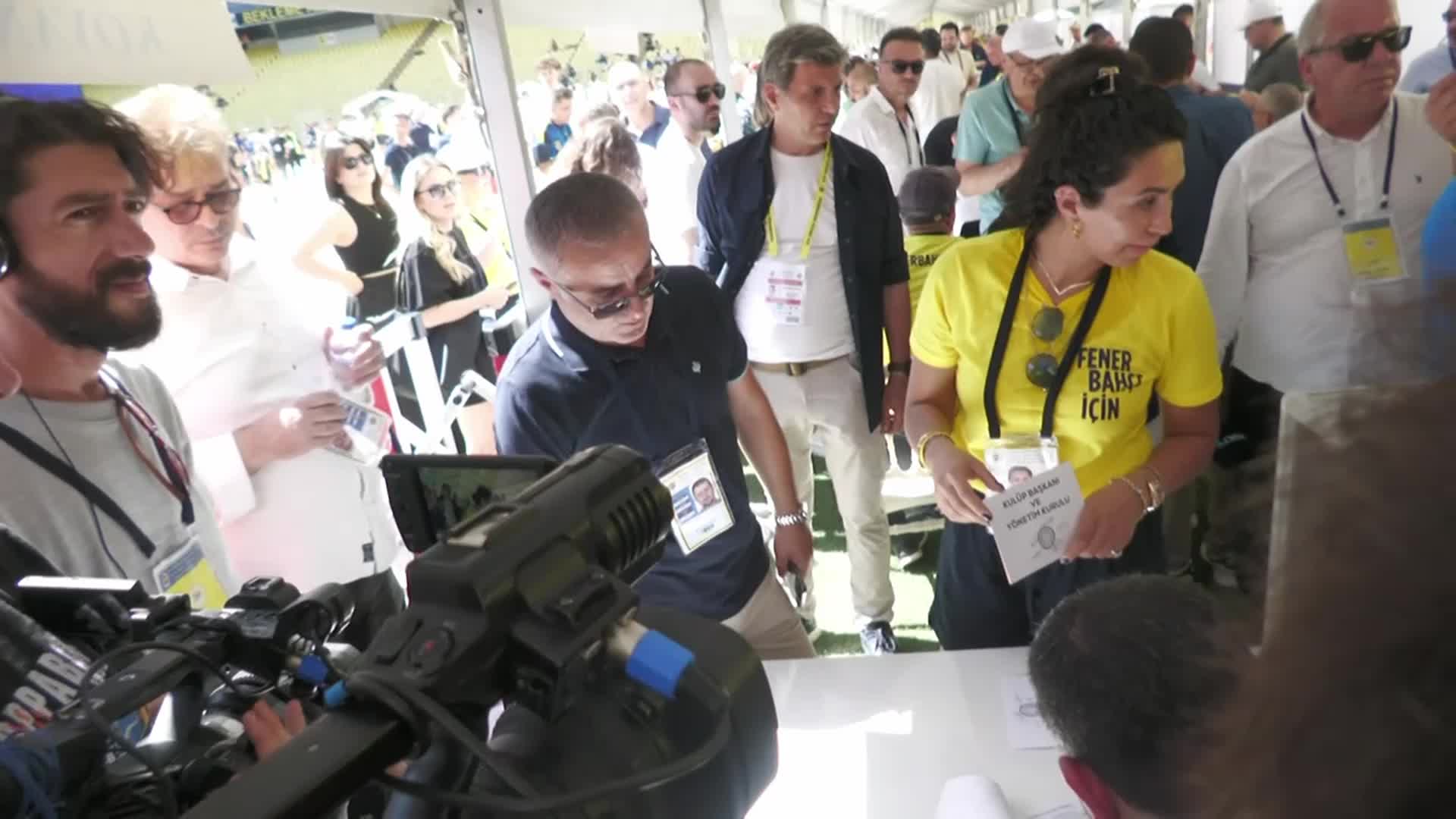 Fenerbahçe Olağan Genel Kurulu'nda oy verme işlemi tamamlandı, sayım başladı