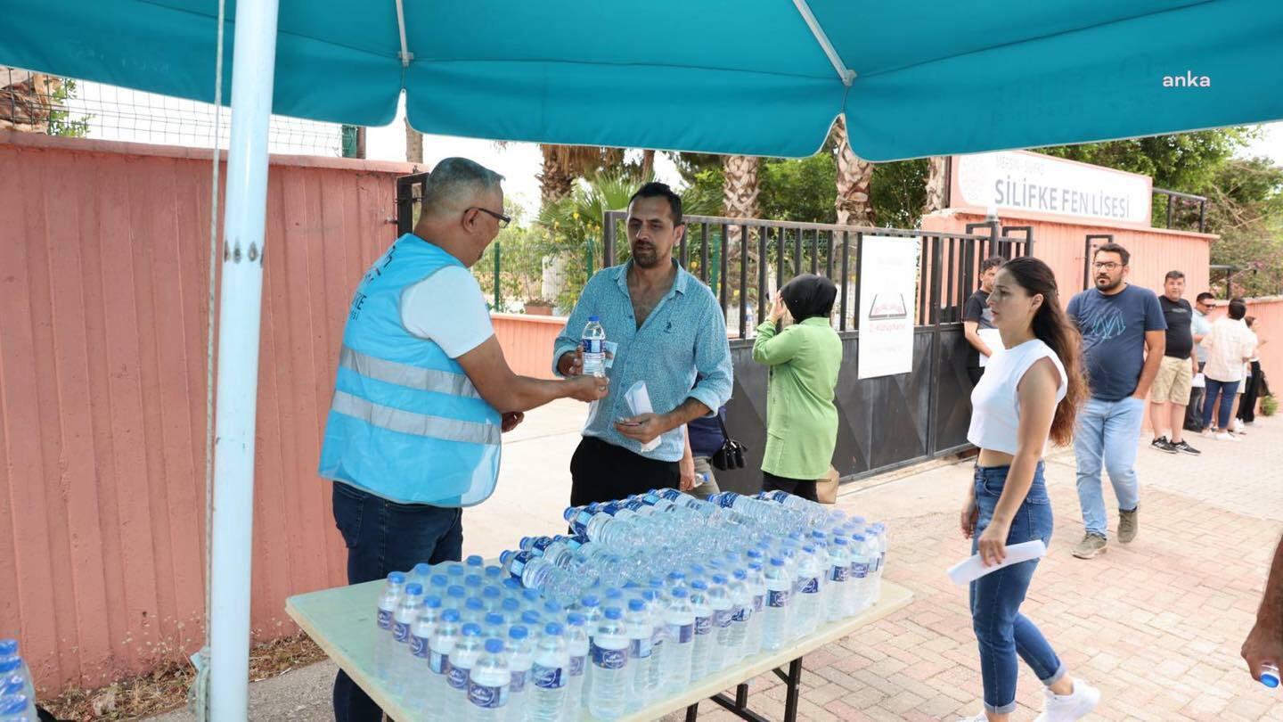 Silifke Belediyesi'nden sınava giren öğrencilere ve ailelerine destek