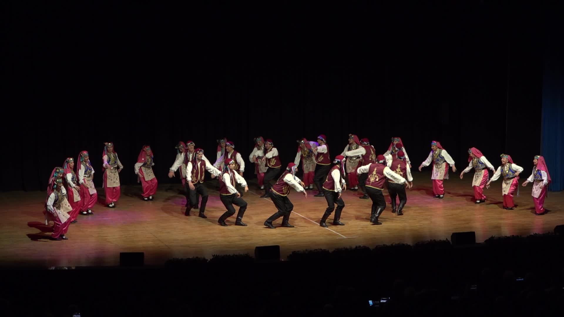Çankaya Belediyesi Hoy-Tur Halk Dansları Topluluğu’ndan “Renkler Gecesi”