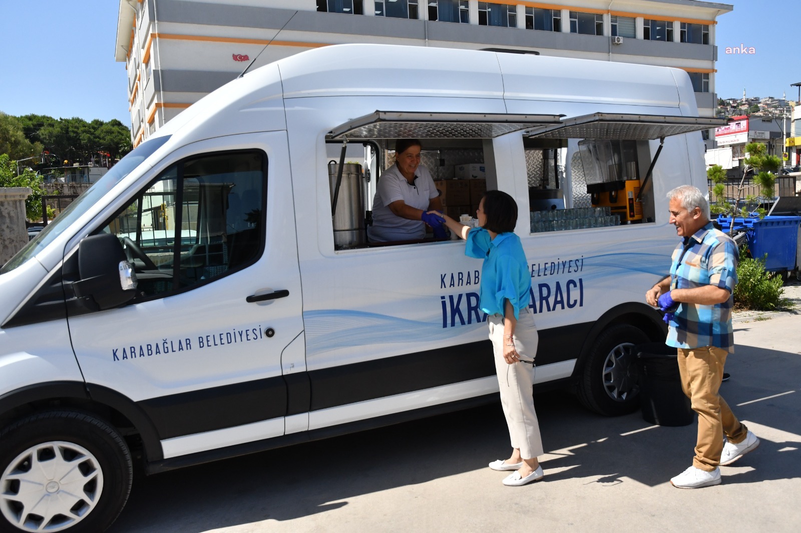 İzmir Karabağlar Belediye Başkanı Kınay velilerin YKS heyecanını paylaştı