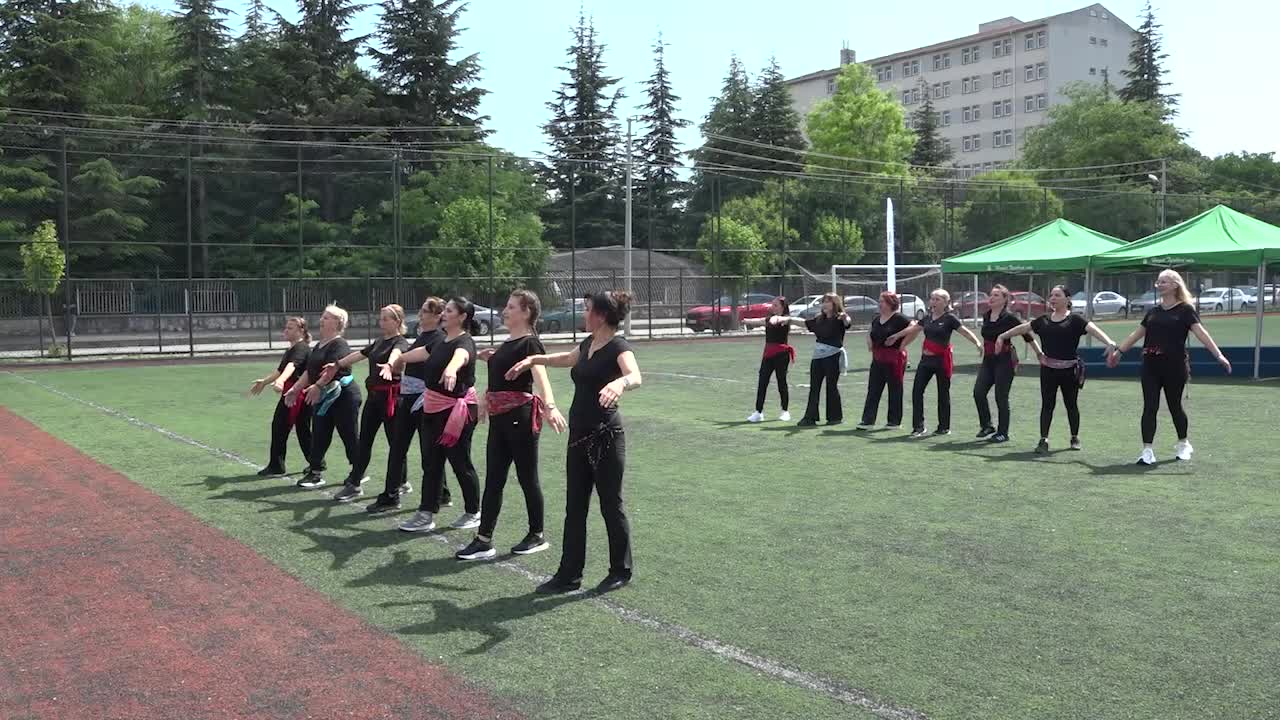 Tepebaşı Belediyesi'nin kursiyerleri döneme gösteri ile veda etti