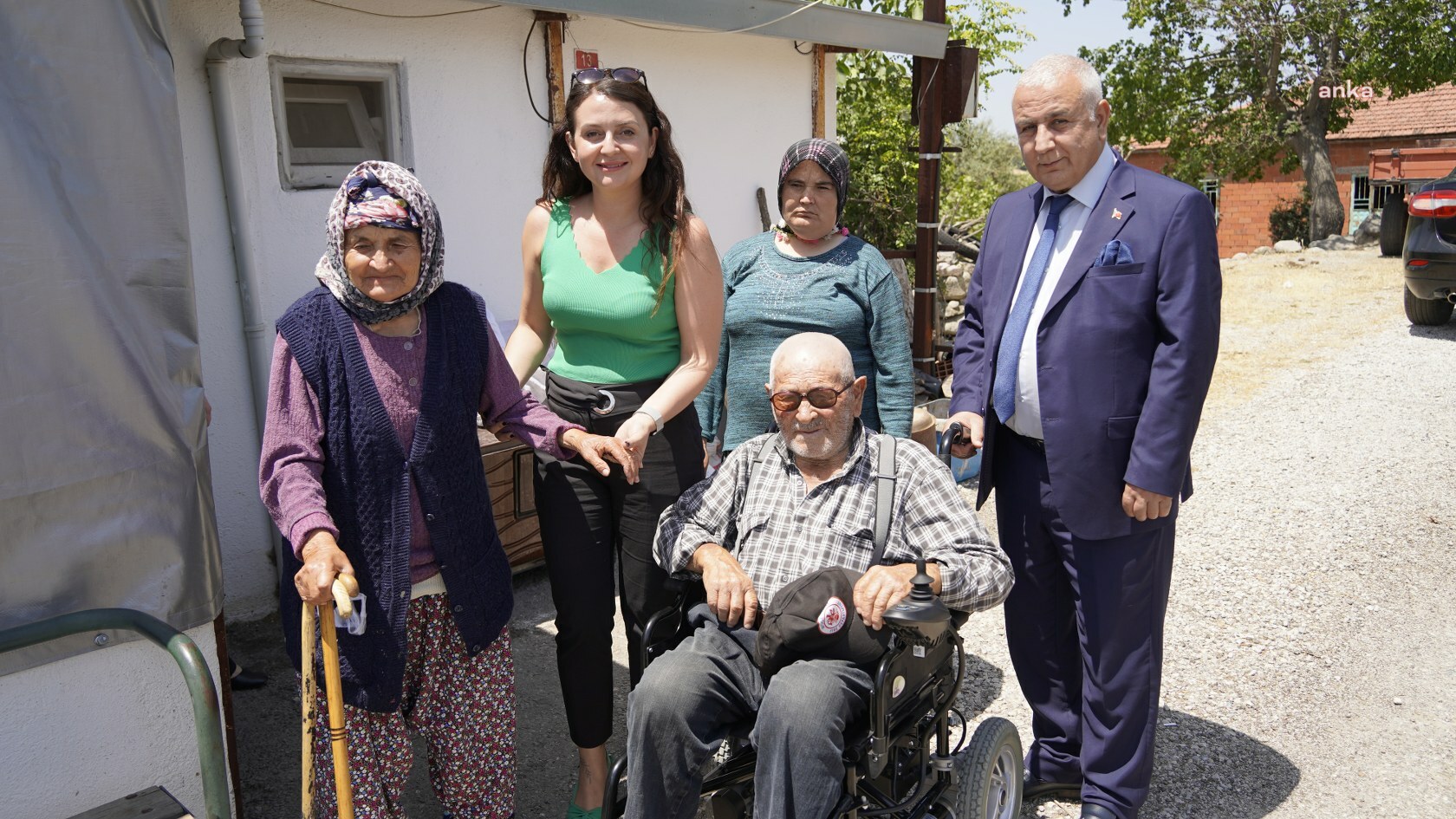 Yunusemre Belediyesi'nden vatandaşa akülü araç desteği