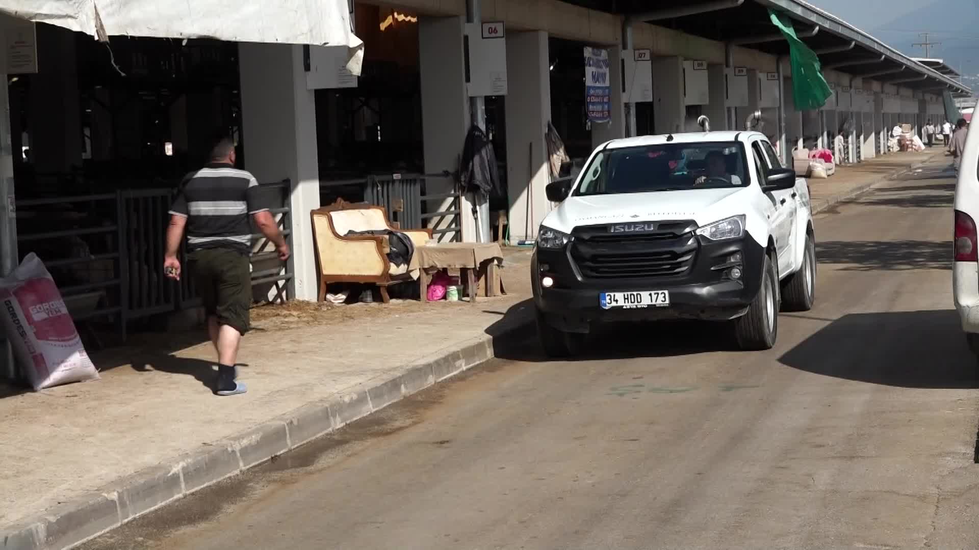Osmangazi Belediye Başkanı Erkan'dan kurban pazarına ziyaret