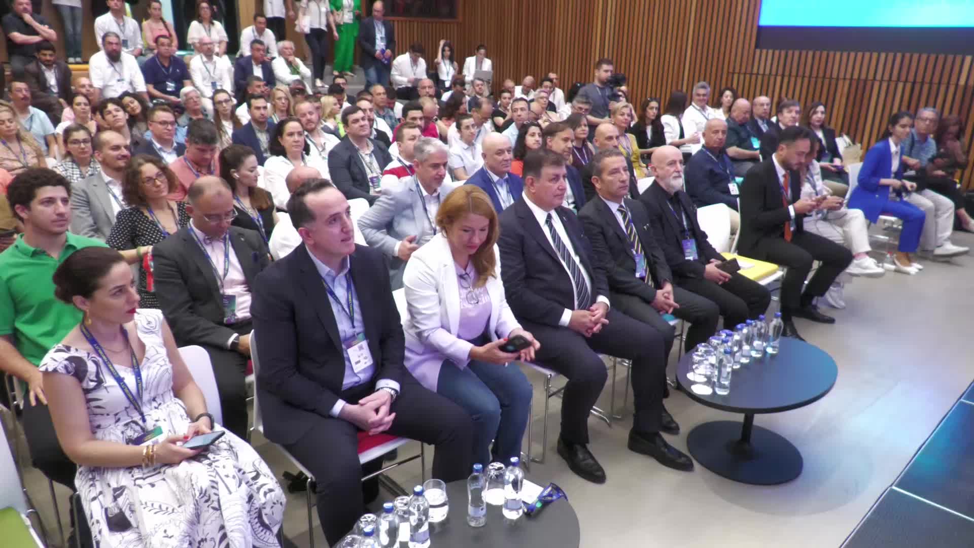 İzmir Büyükşehir Belediye Başkanı Tugay: "Yeni bir ulaşım master planı yapmayı kesinlikle istiyoruz"