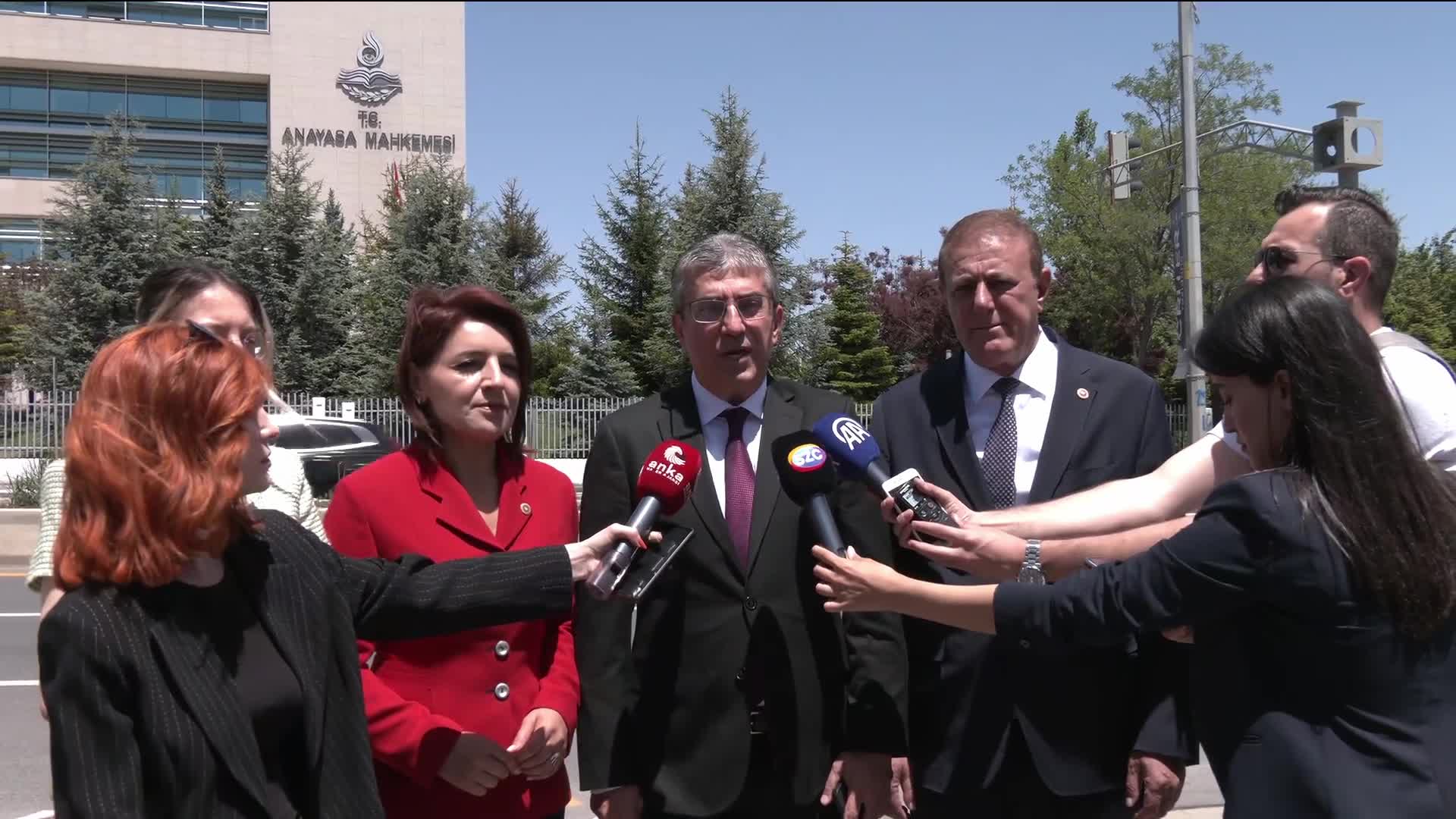 Gökhan Günaydın: "Türkiye'de yabancı dil bilmeyen kişilere turist rehberliği niteliğinin verilmesi turizmi potansiyelini geriye götürecektir''