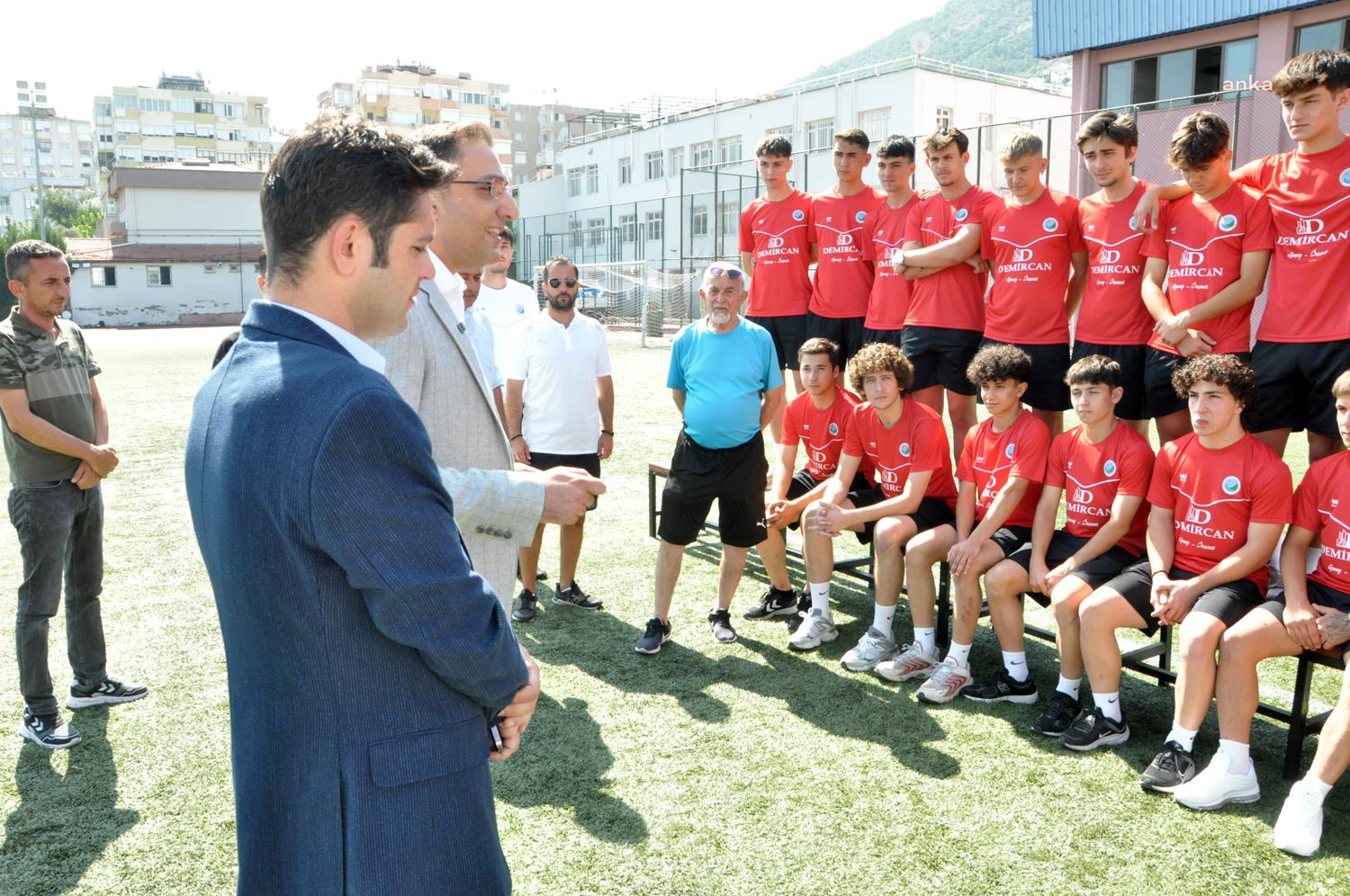 Başkan Yiğit’ten genç sporculara moral veren uğurlama