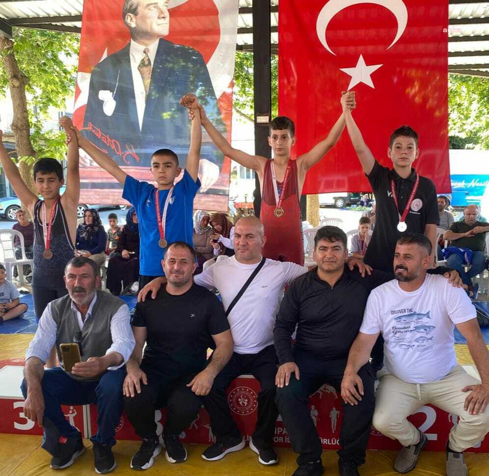 Yunusemreli güreşçiler, Denizli'de Manisa'nın gururu oldu