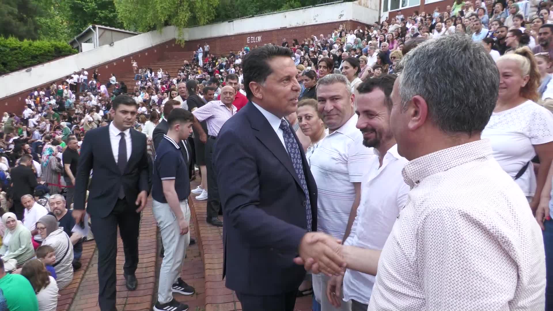 Esenyurt'un açık hava tiyatrosunda eğlenceli saatler