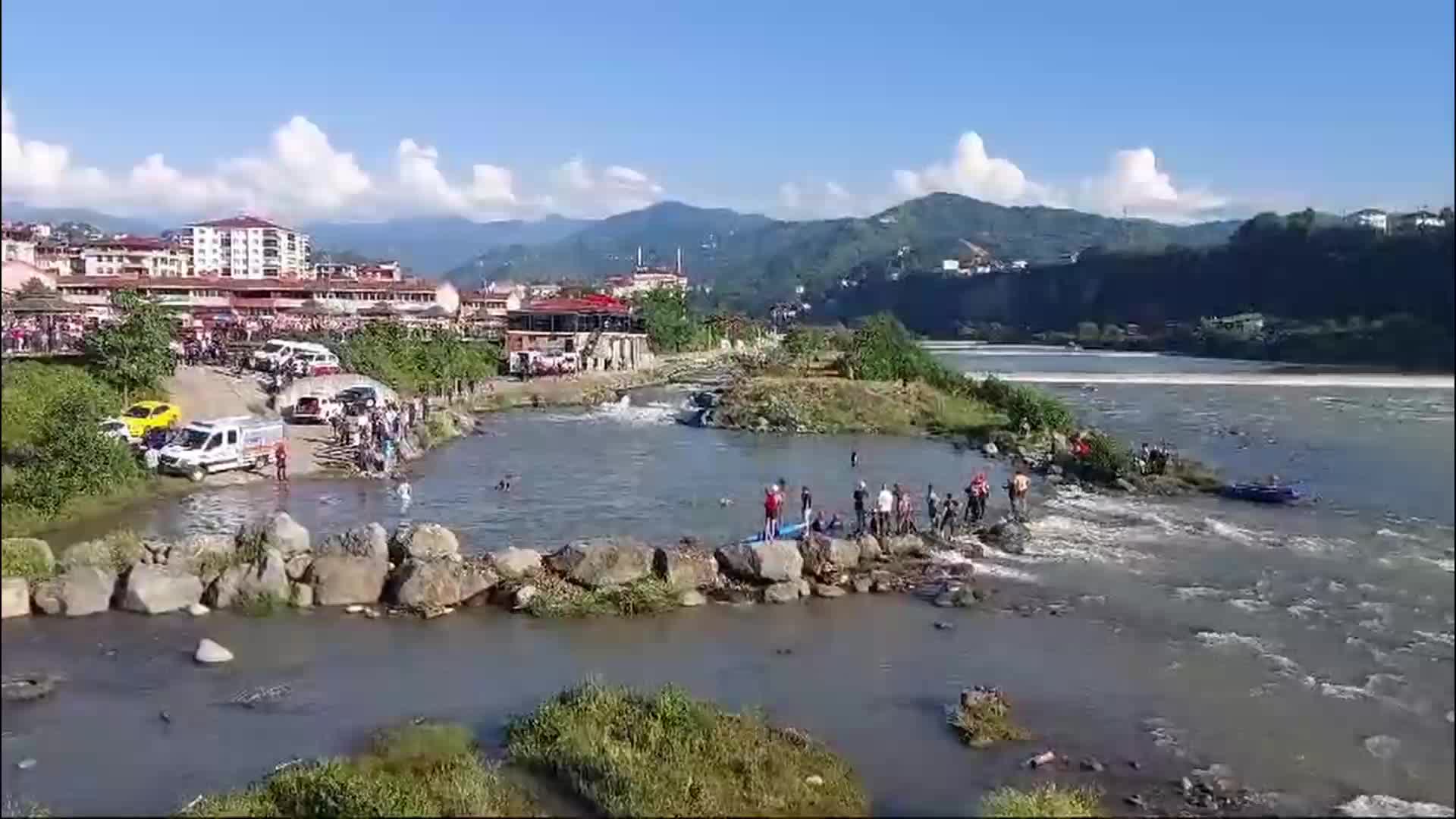 Diyanet’e bağlı Kuran kursu öğrencileri Rize’deki Fırtına Vadisi’nde girdikleri gölde akıntıya kapıldı, 2 öğrenci hayatını kaybetti
