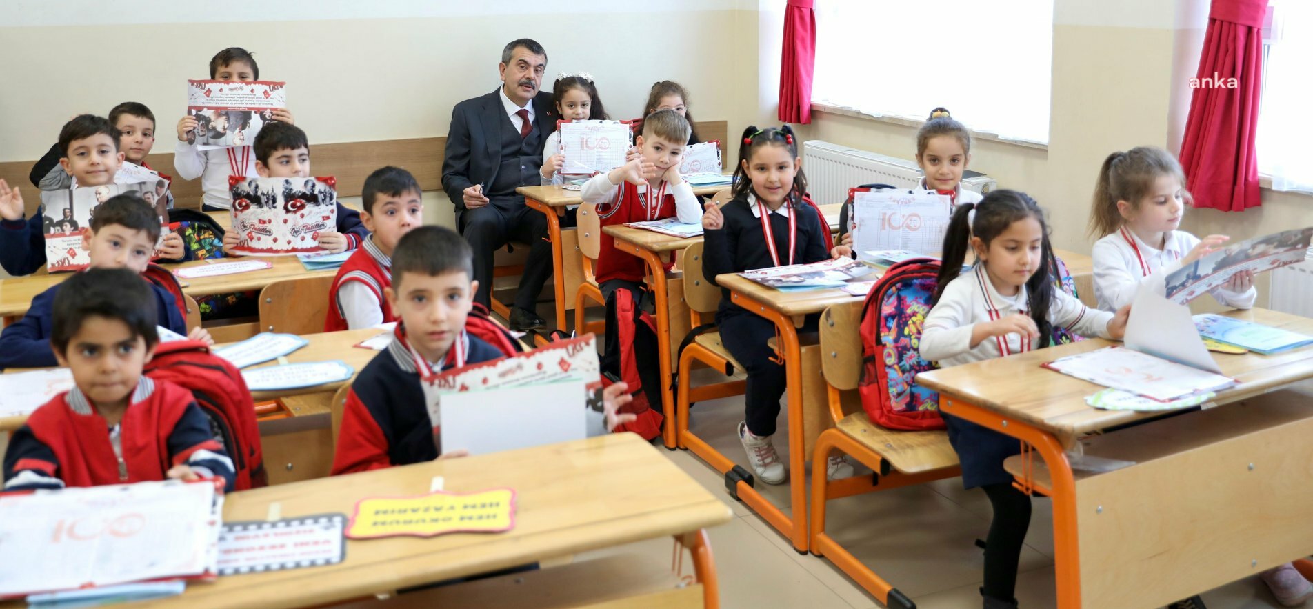 Milyonlarca öğrenci 14 Haziran'da  yaz tatiline çıkıyor