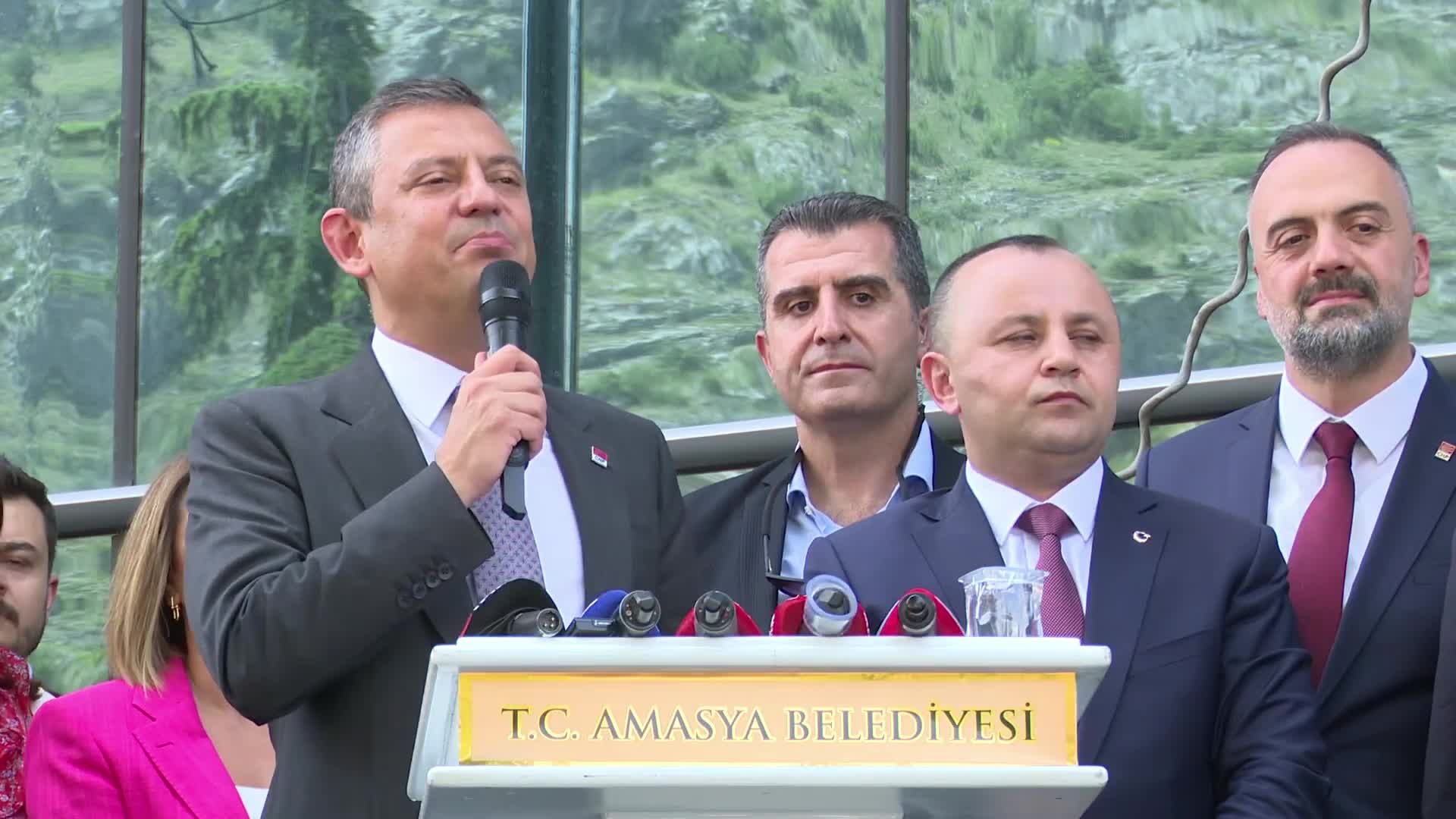 Özgür Özel, Amasya’da: “Partimizin üç değerli ekonomi kurmayı önümüzdeki günlerde Mehmet Şimşek ile bir araya gelecek"