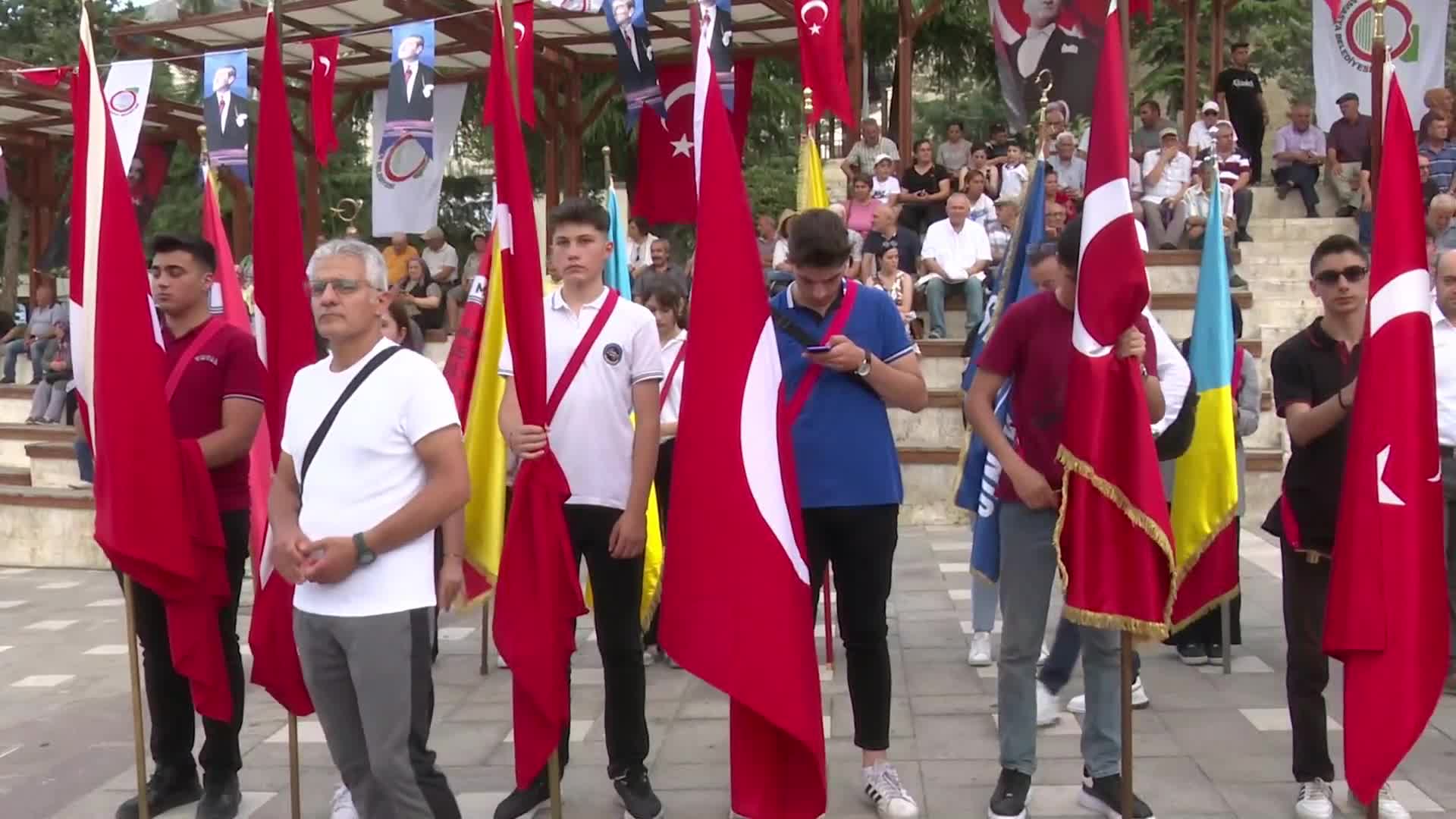 Özgür Özel: Tek adam rejimi yerine bir meclisi önemseyen Gazi Mustafa Kemal'in hatırasının önünde Amasya'dayız