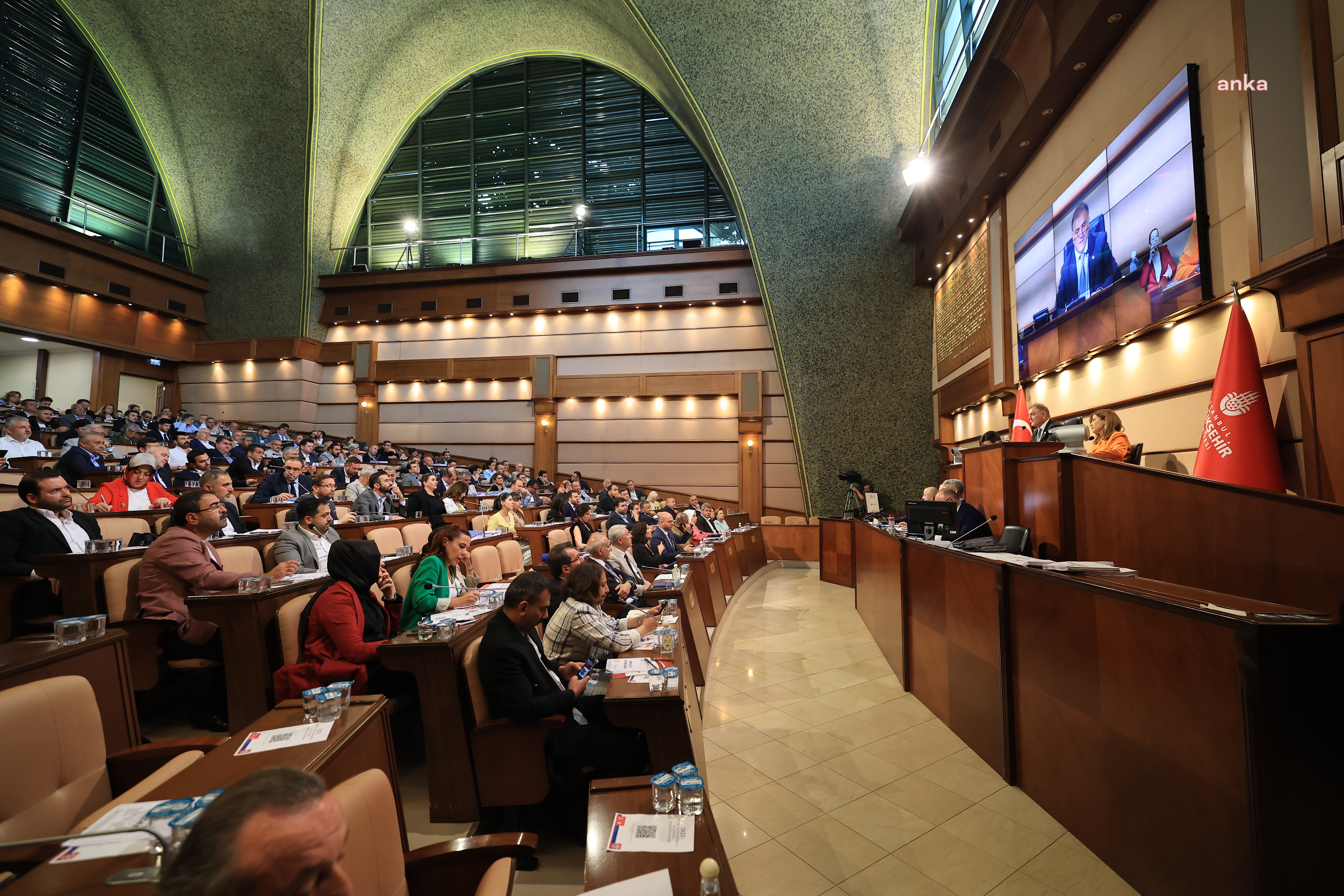 İSPARK’a ve İBB yurtlarına zam