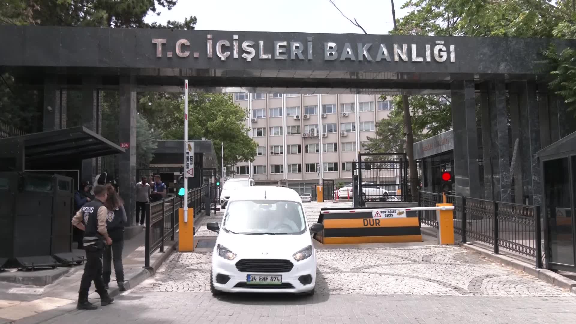 Yusuf Halaçoğlu ''Kutlu Parti''yi kurdu : ''Partimiz, sağ sol merkez gibi mefhumların hepsini bir kenara atmış durumdadır''