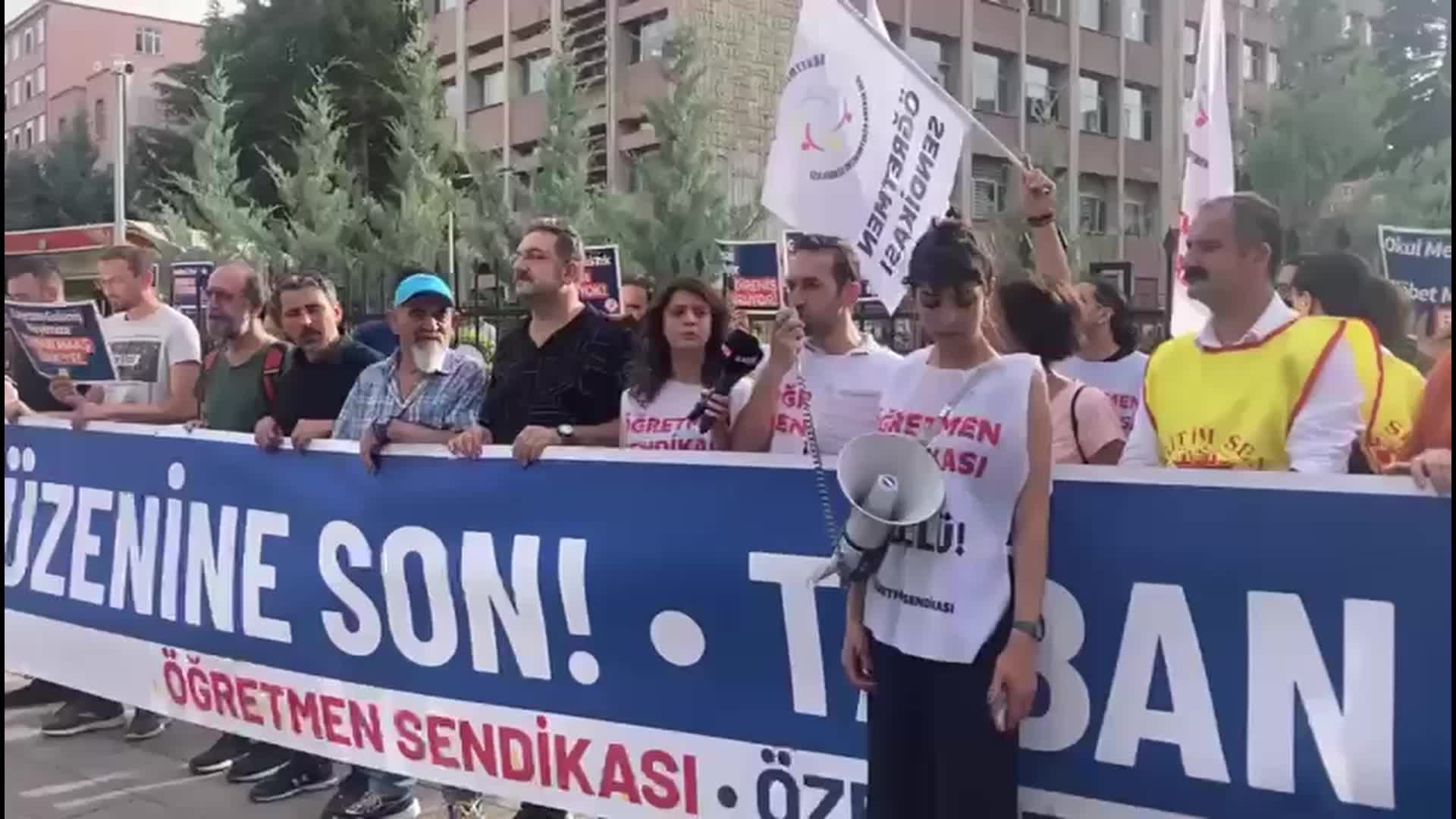 Özel sektör öğretmenleri TBMM önünde 19 gündür nöbette: "Mücadele dersini öğretmenler verecek"