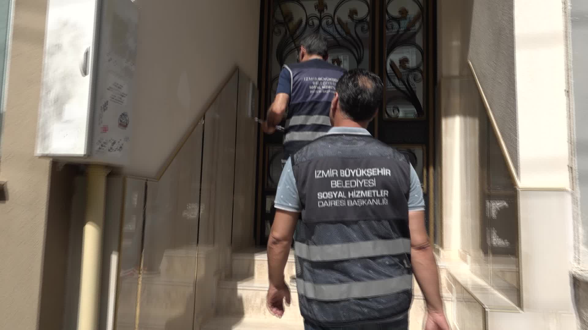 İzmir'de Emekli Dayanışma Kartı ihtiyaç sahibi emeklilere dağıtılmaya başlandı