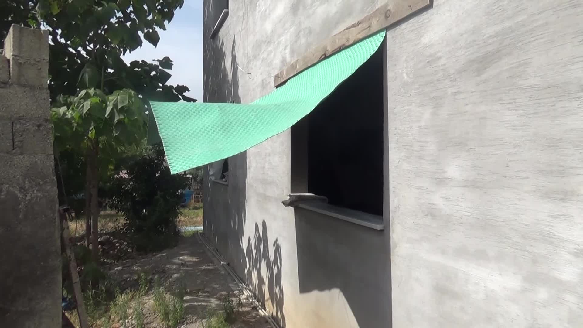 Osmaniyeli depremzede, evine kapı ve pencere taktıramadığı için elektrik aboneliği alamadı