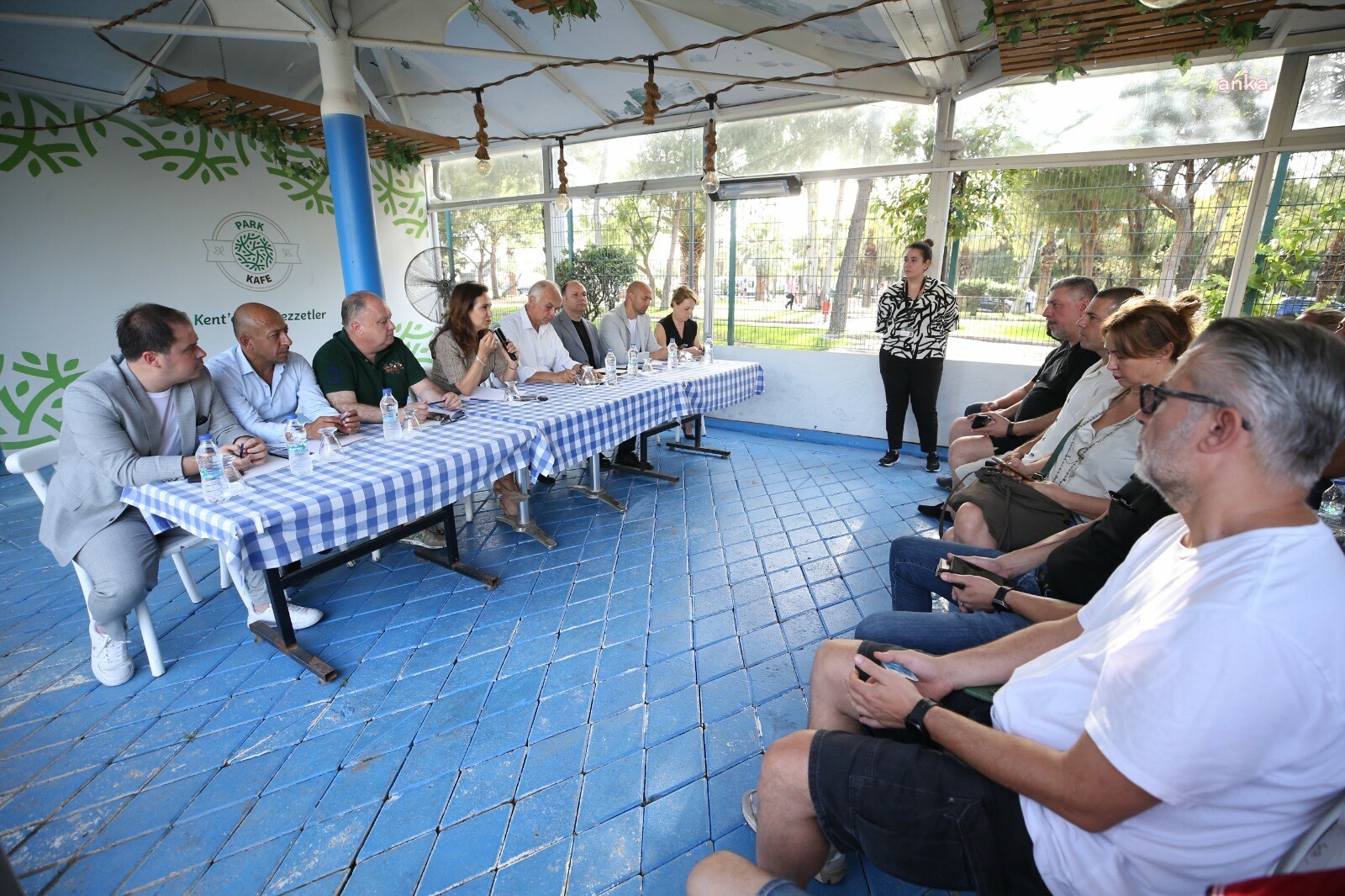Karşıyaka Belediye Başkanı Ünsal, Bostanlı esnafıyla buluştu