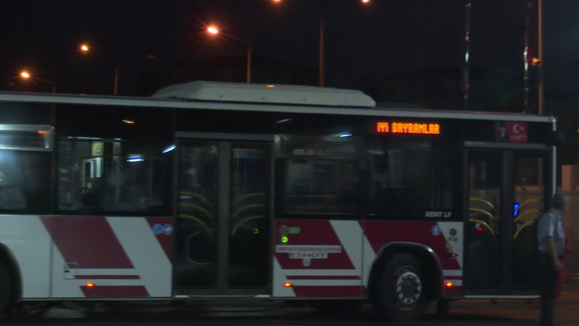 Başkan Tugay 05.30'da ESHOT personeliyle bayramlaştı