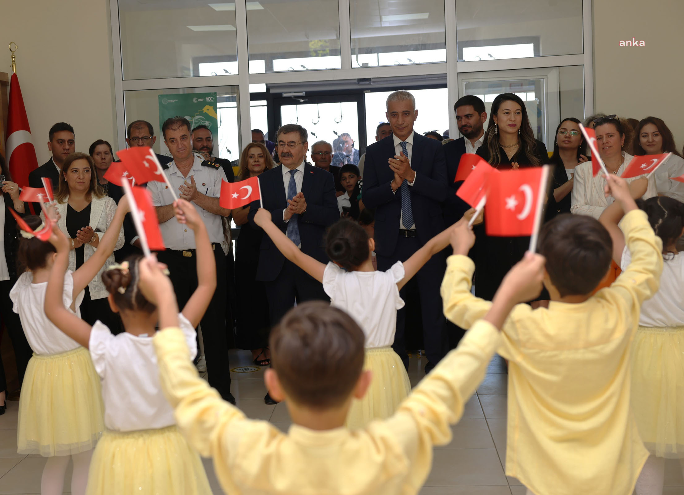Gölbaşı Belediye Başkanı Odabaşı, öğrencilerin karne heyecanına ortak oldu
