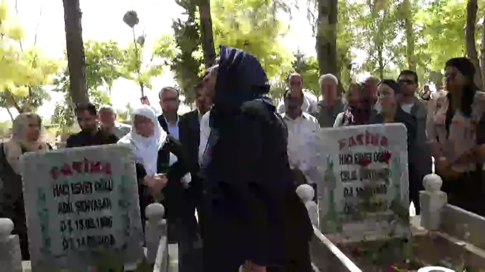 DEM Parti Eş Genel Başkanı Hatimoğulları, katledilen Şenyaşar ailesi fertlerinin anmasına katıldı