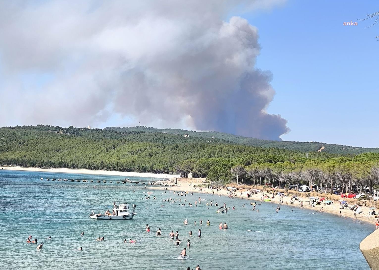 Çanakkale Boğazı'nda gemi trafiği orman yangını nedeniyle kuzey-güney tek yönde askıya alındı