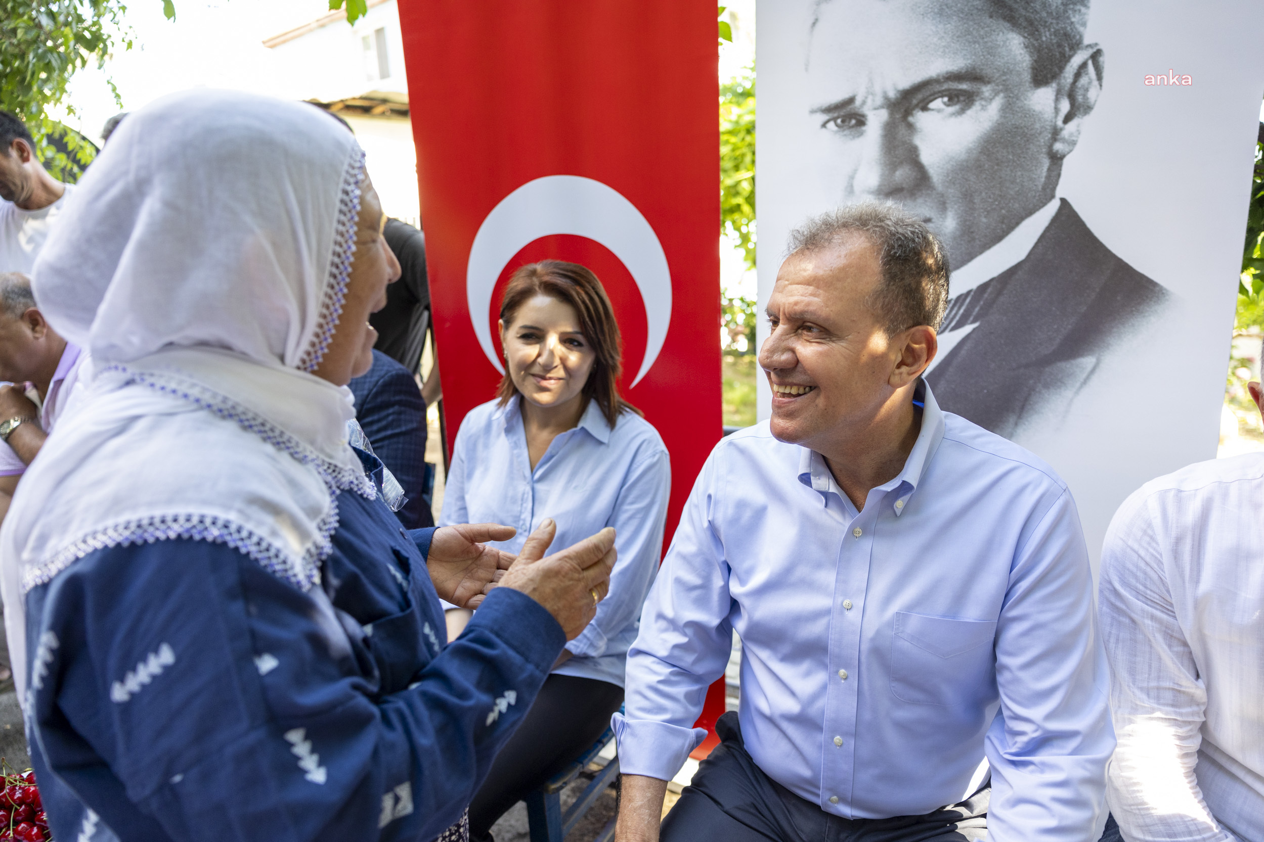 Vahap Seçer, bayramın 4. gününü Mezitli halkıyla geçirdi