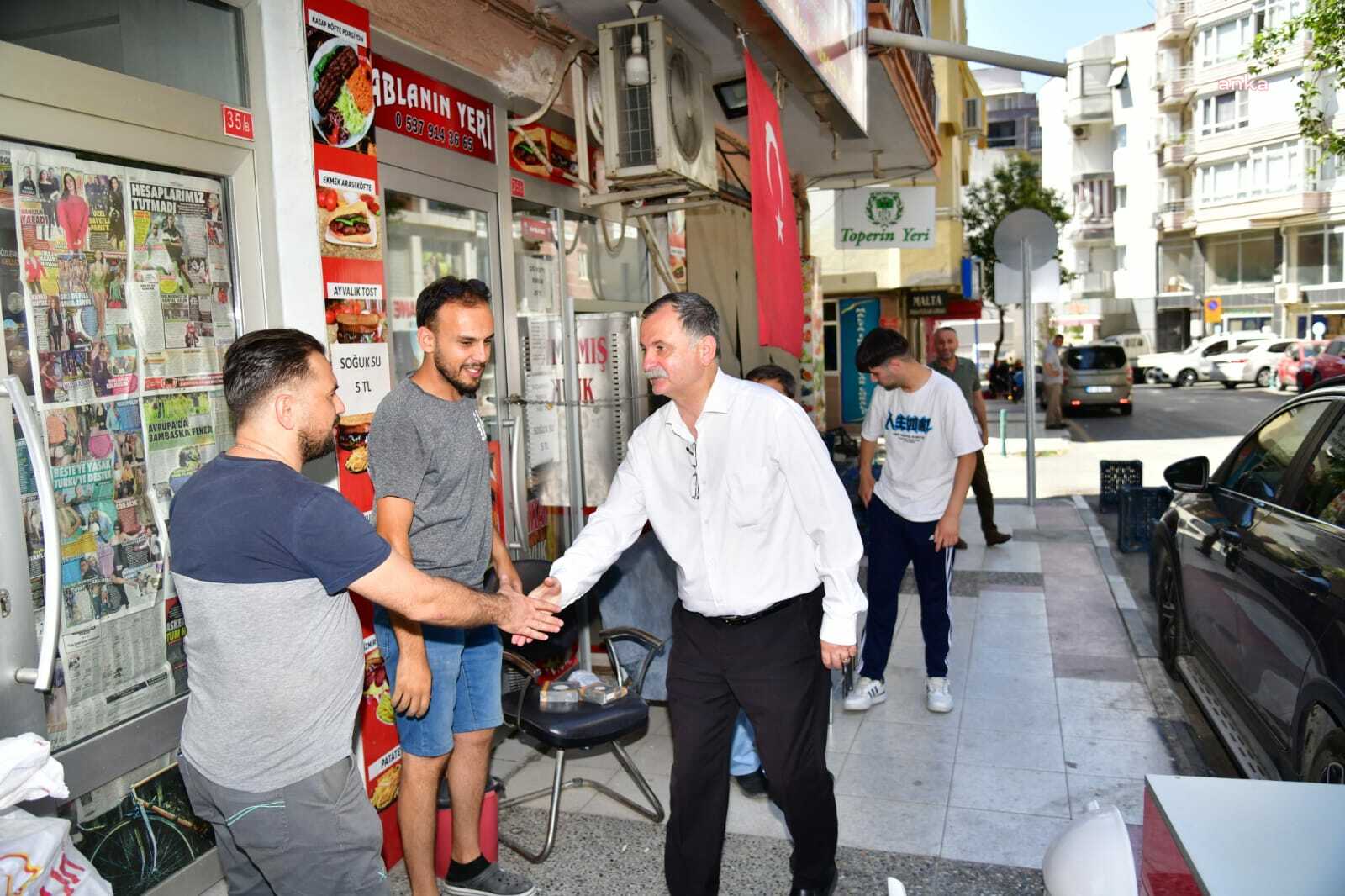 Yunusemre Belediye Başkanı Balaban, Kurban Bayramı'nı mahalle ziyaretleri yaparak kutladı