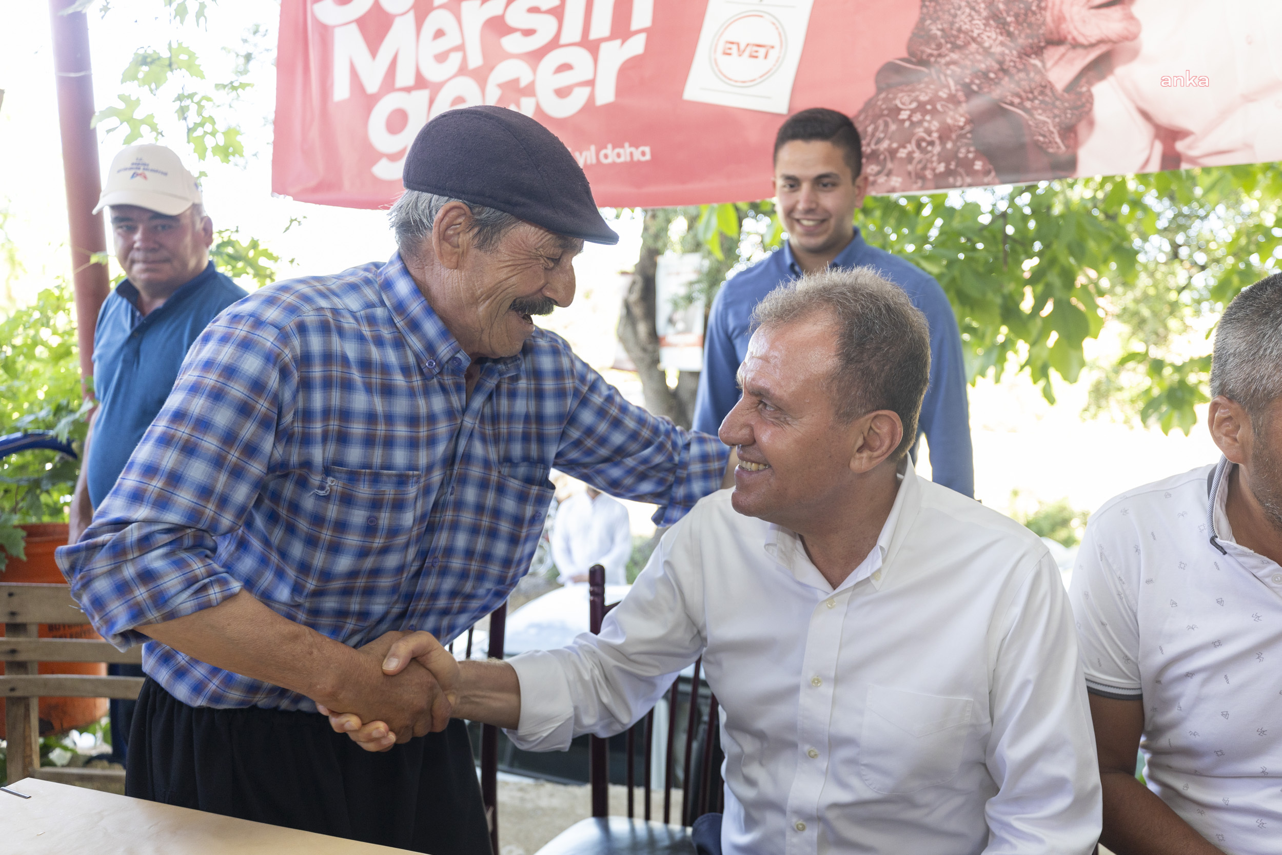 Vahap Seçer, bayram dolayısıyla Erdemli halkıyla bir araya geldi