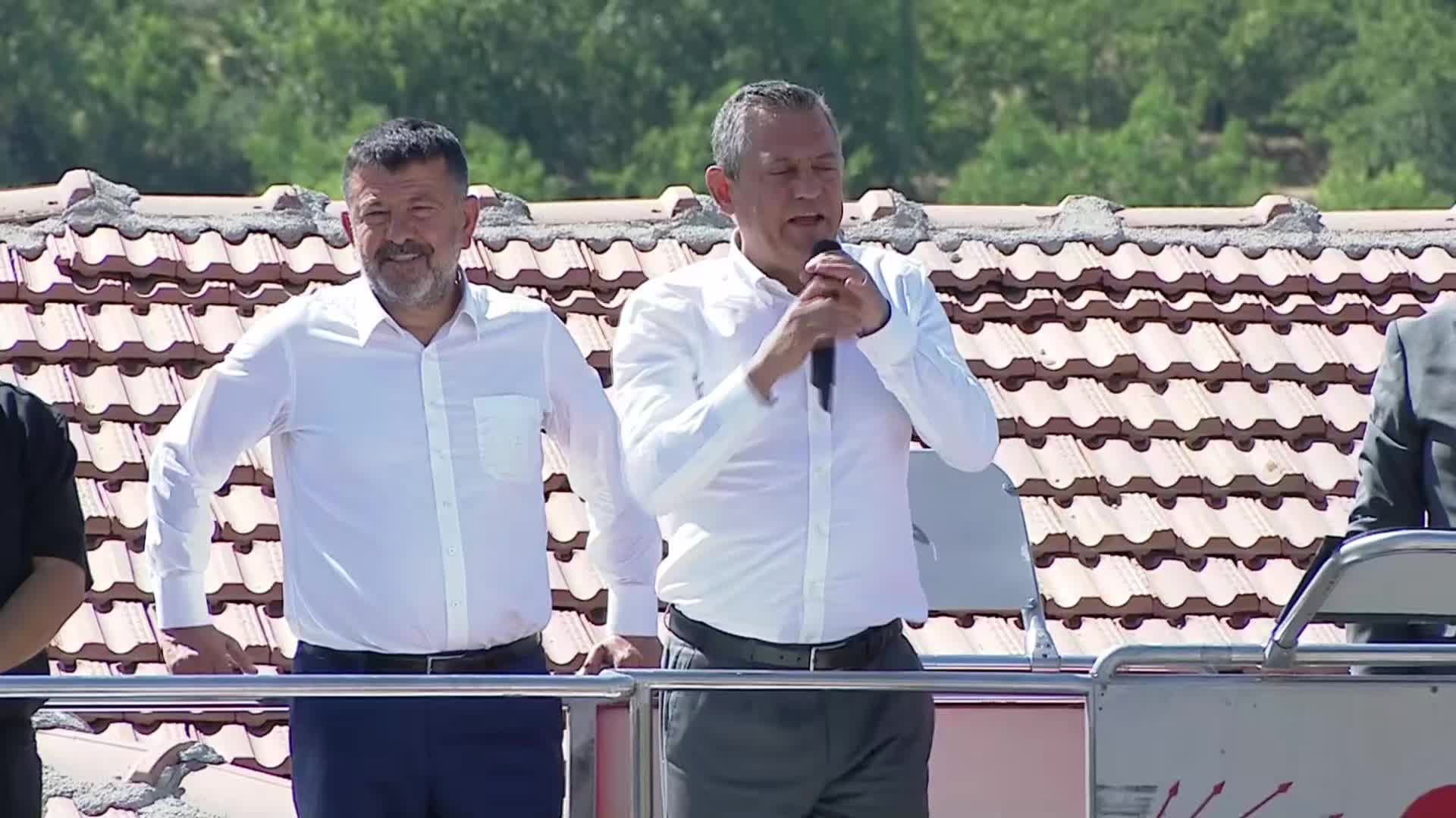 Özgür Özel, Malatya Doğanşehir'de: “Bu hükümet karşısına çok uluslu tütün kartellerini almaya korkuyor, Doğanşehirlileri, Adıyamanlıları almaktan korkmuyor"