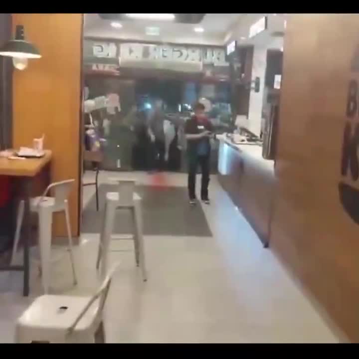 Diyarbakır’da Starbucks ve Burger King şubelerine saldırı