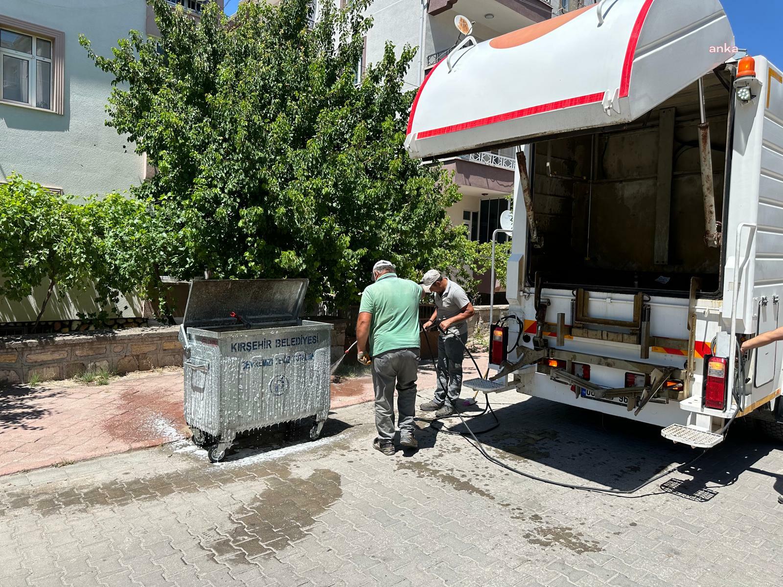 Kırşehir Belediyesi’nden konteynerlerde temizlik çalışması