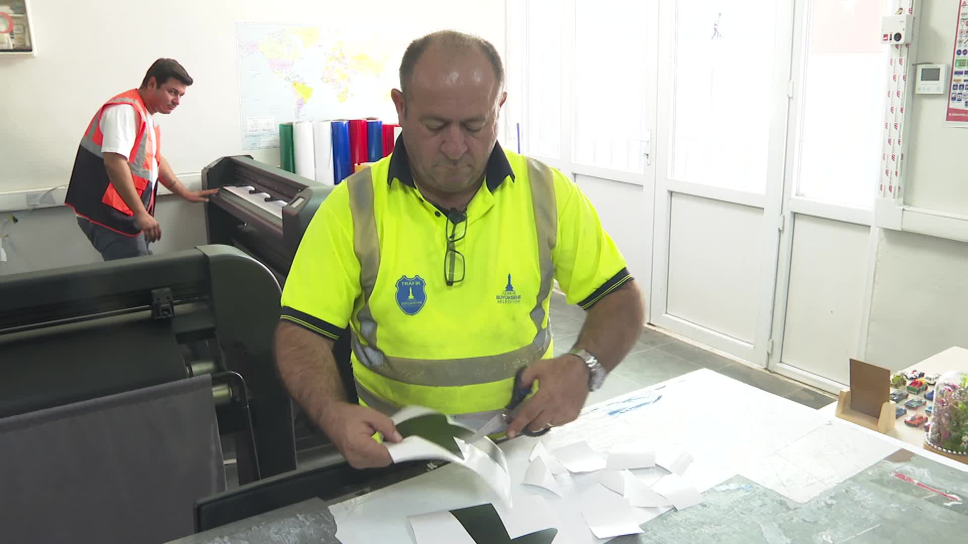 Büyükşehir’den yılda 15 bin trafik levhası