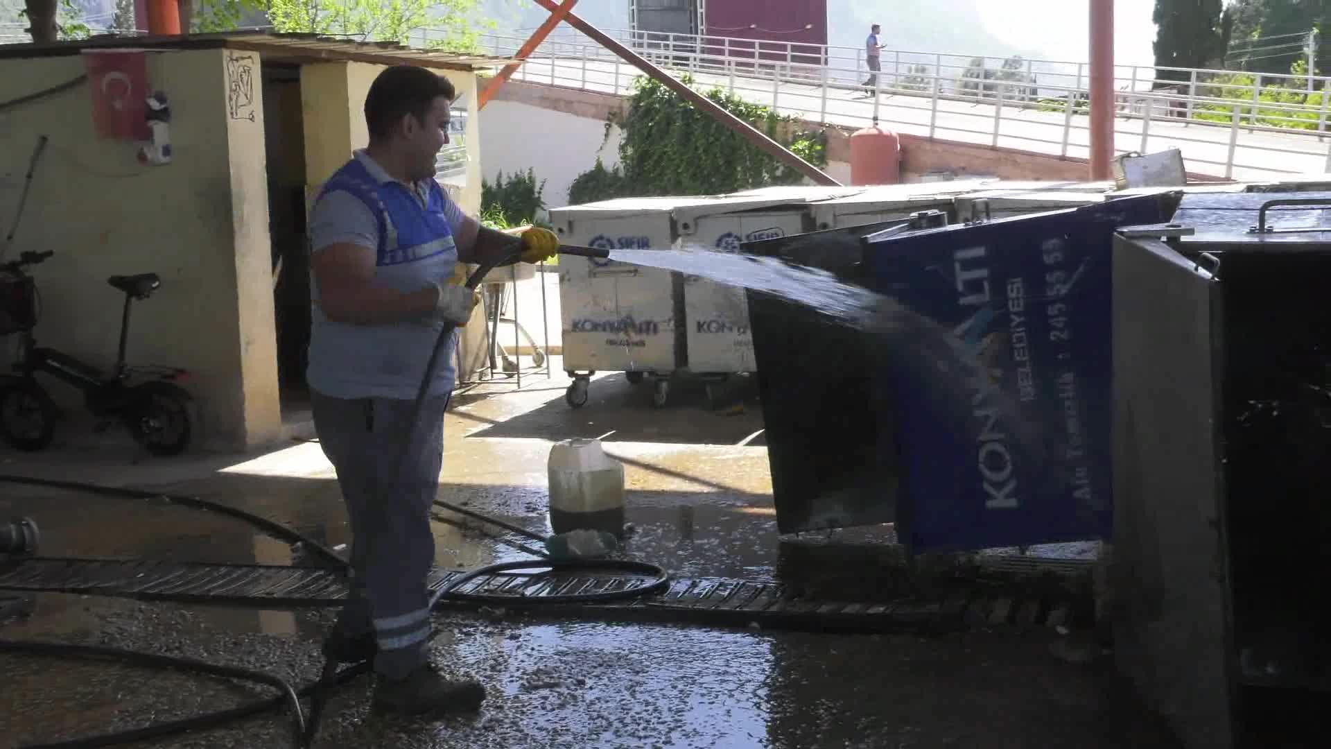 Konyaaltı Belediyesi, çöp konteynerlerini öz kaynaklarıyla üretiyor