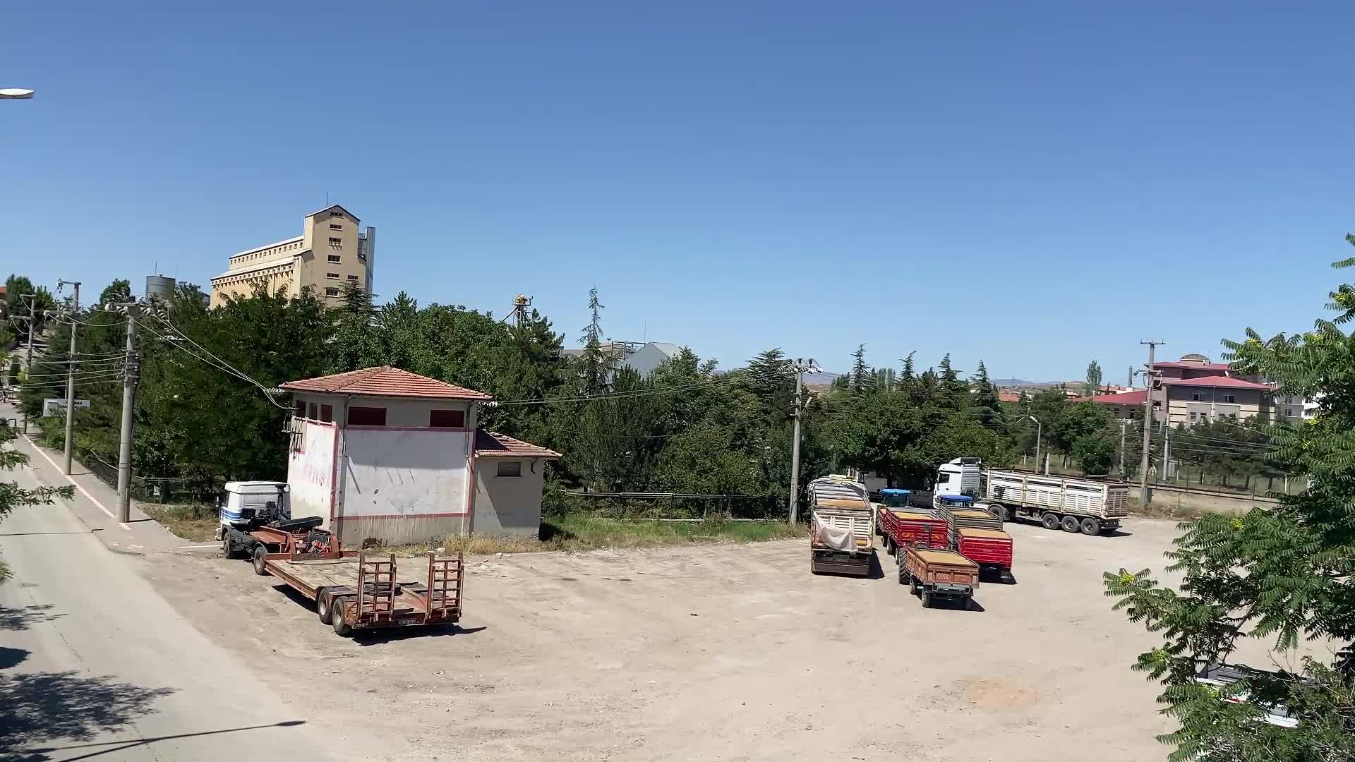 Arpa hasadının devam ettiği Yozgat’ta çiftçi, randevu sistemine tepkili