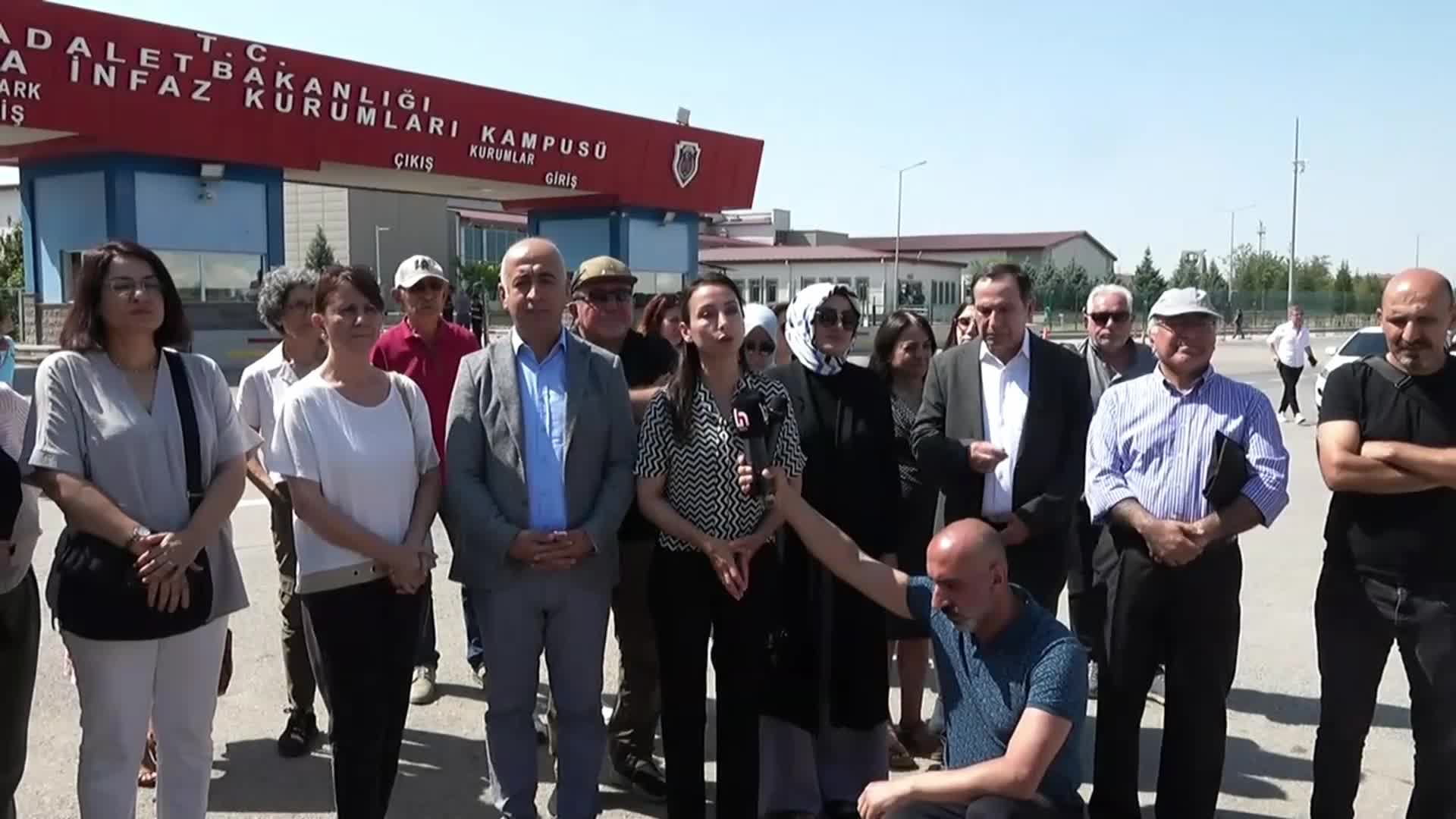 Tülay Hatimoğulları: "Arkadaşlarımızın ikinci etap Kobani kumpas davasında serbest bırakılması gerekiyor"