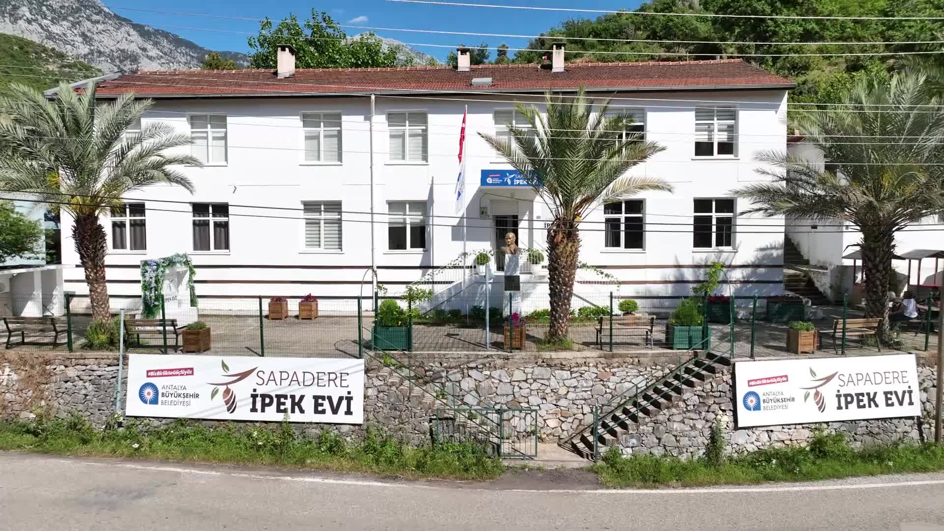 Antalya Büyükşehir Belediyesi’nin Alanya Sapadere İpek Evi Üretim Merkezi faaliyete girdi
