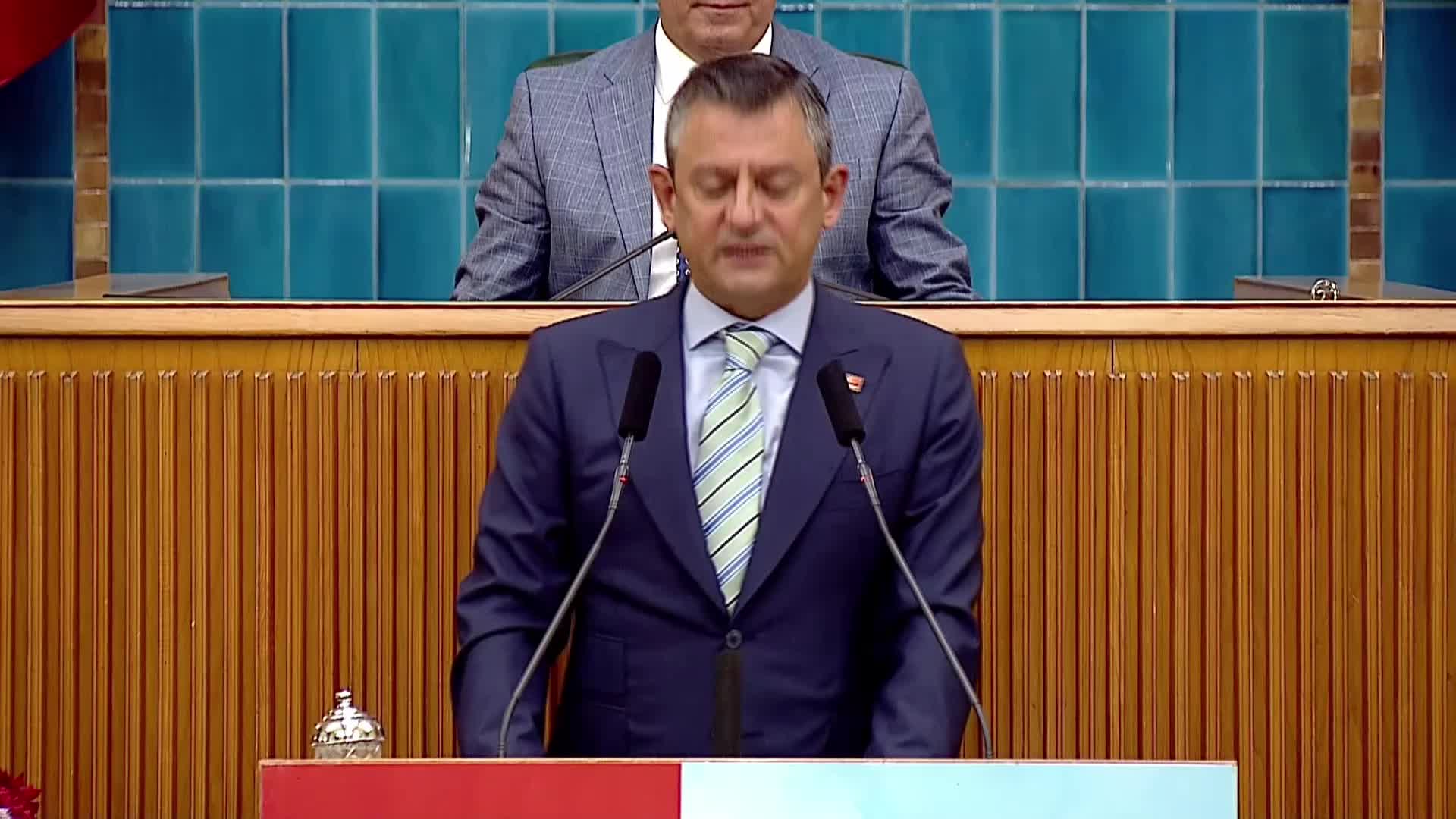 CHP grup toplantısı... Özgür Özel’den Şimşek-Karatepe görüşmesi yorumu: “Aynı dilin konuşulamadığı bir görüşmeydi”