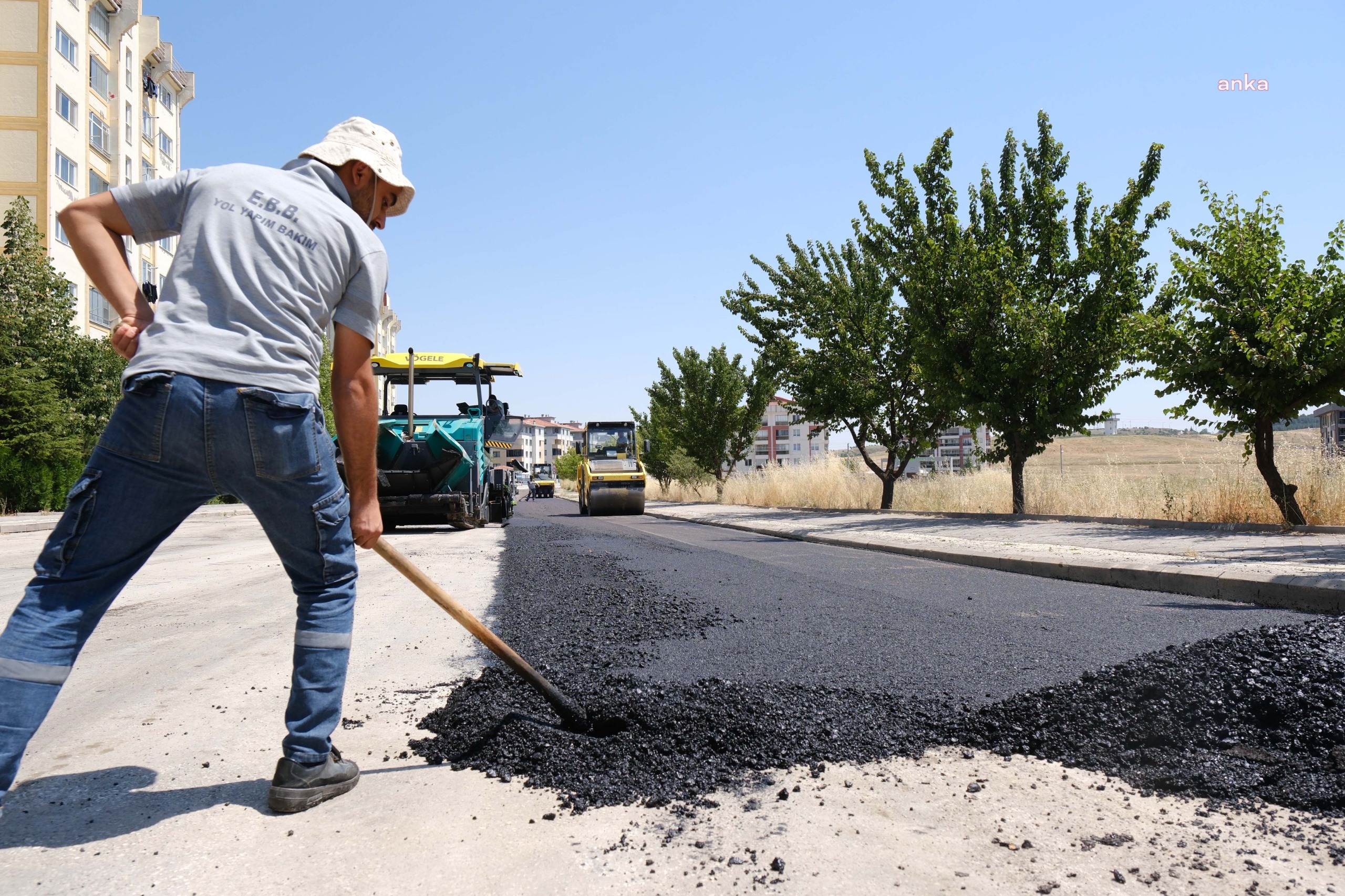 Eskişehir Büyükşehir Belediyesi’nin yol çalışmaları sürüyor