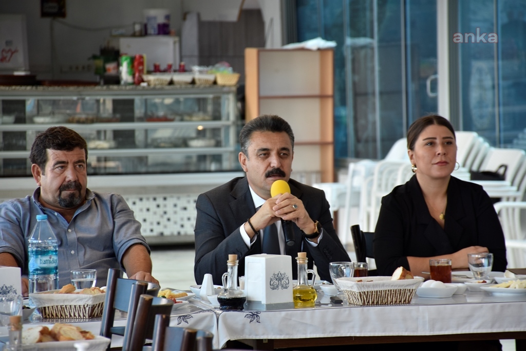 DİKİLİ BELEDİYE BAŞKANI KIRGÖZ'DEN MUHTARLARA 500 GÜN RAPORU